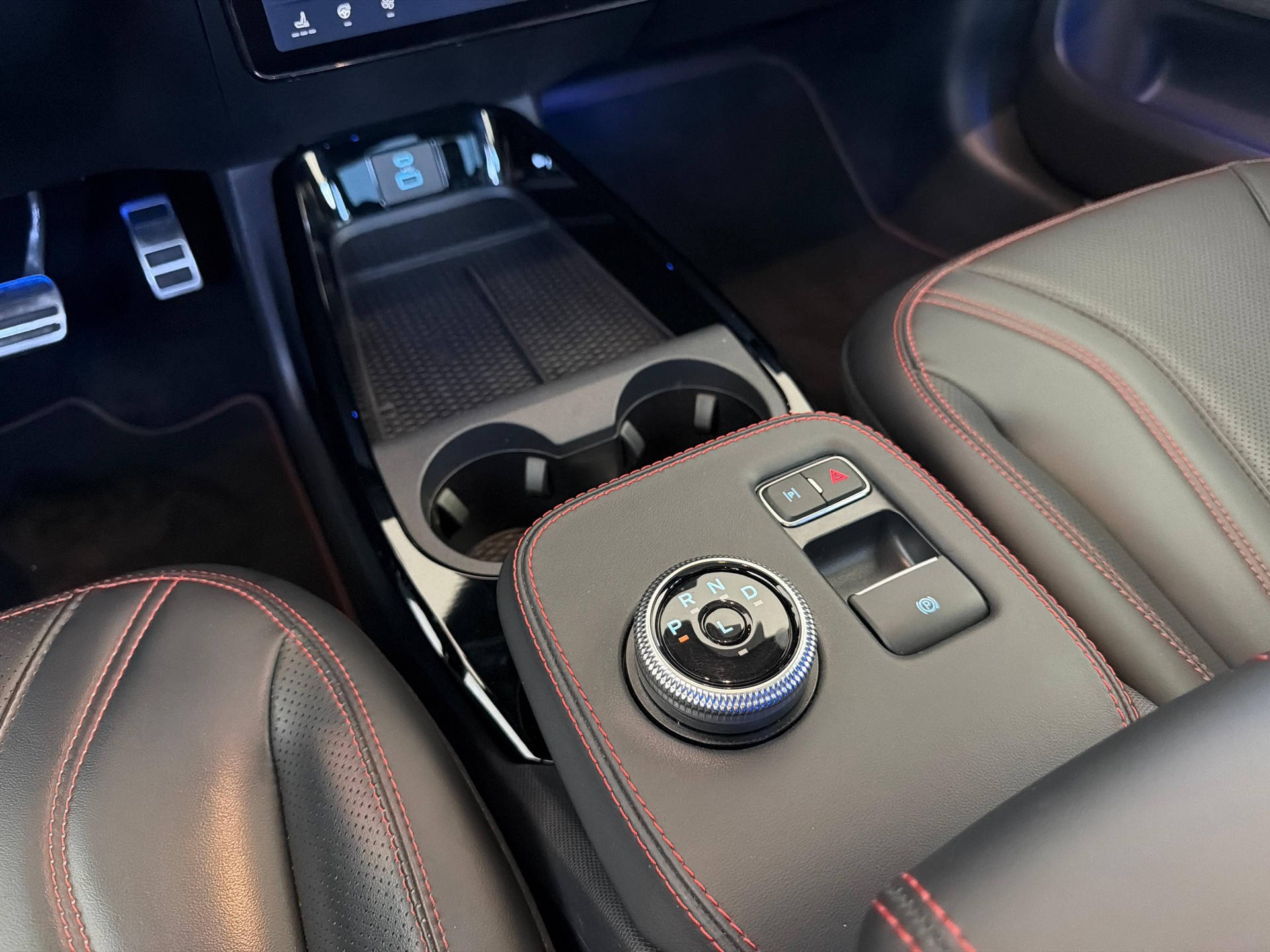 FORD Mustang Mach-E Extended AWD-image-16