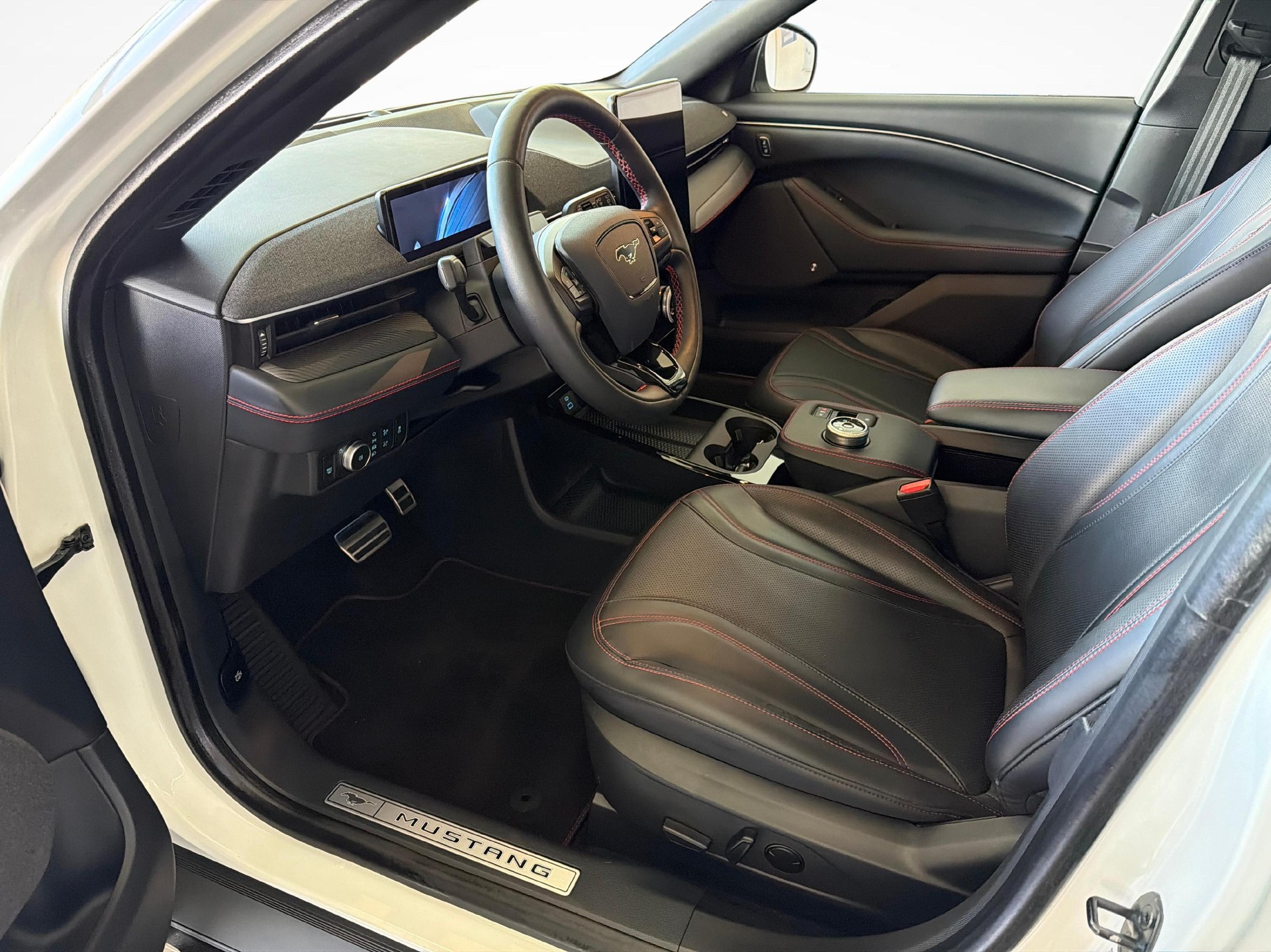 FORD Mustang Mach-E Extended AWD-image-9
