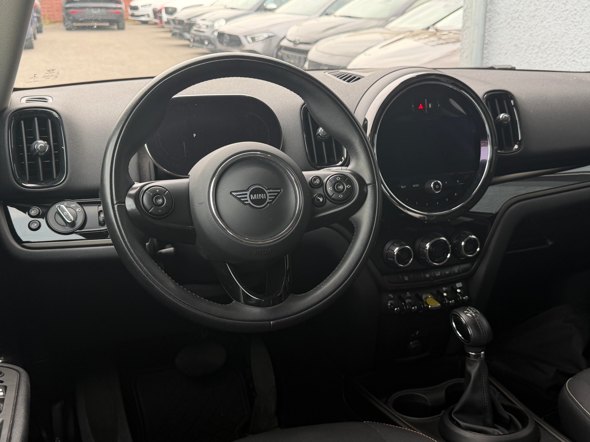 MINI Countryman Cooper SE ALL4 PHEV Steptronic-image-5