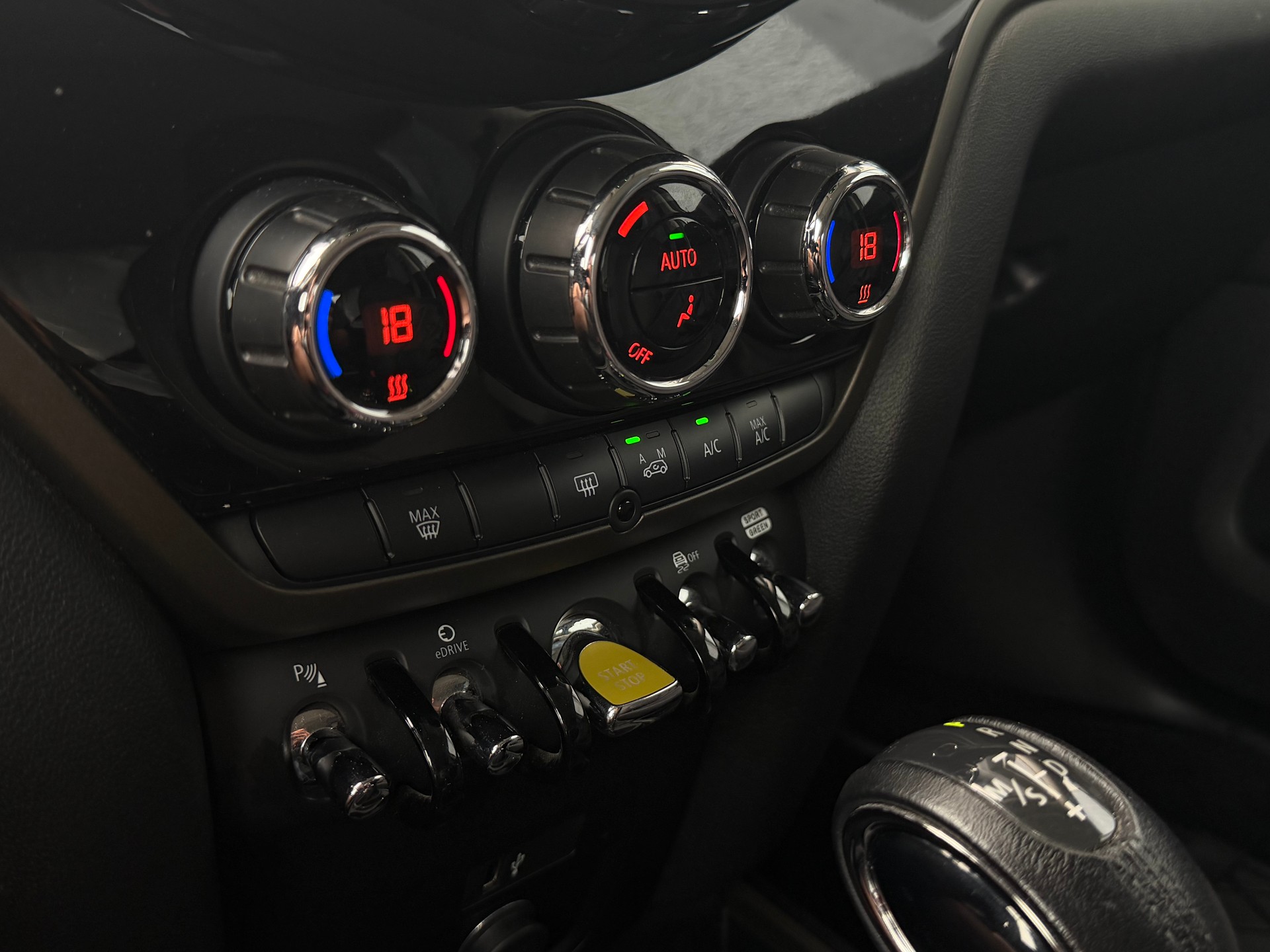 MINI Countryman Cooper SE ALL4 PHEV Steptronic-image-8