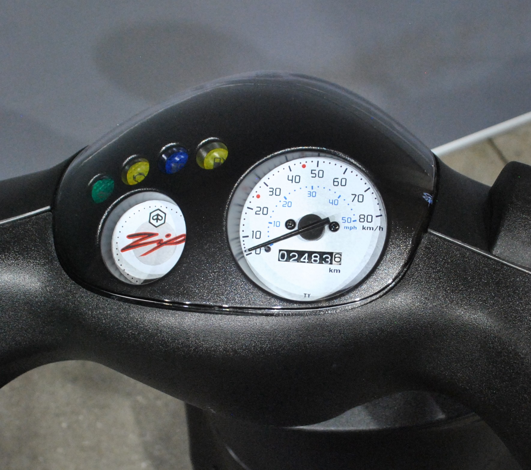 PIAGGIO Zip 50 4-T (45km/h)-image-5