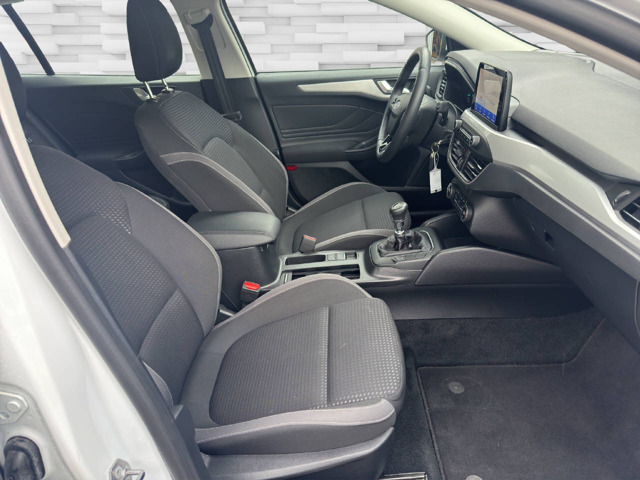 FORD Focus Station Wagon 1.5 EcoBlue 120 Trend+-image-9