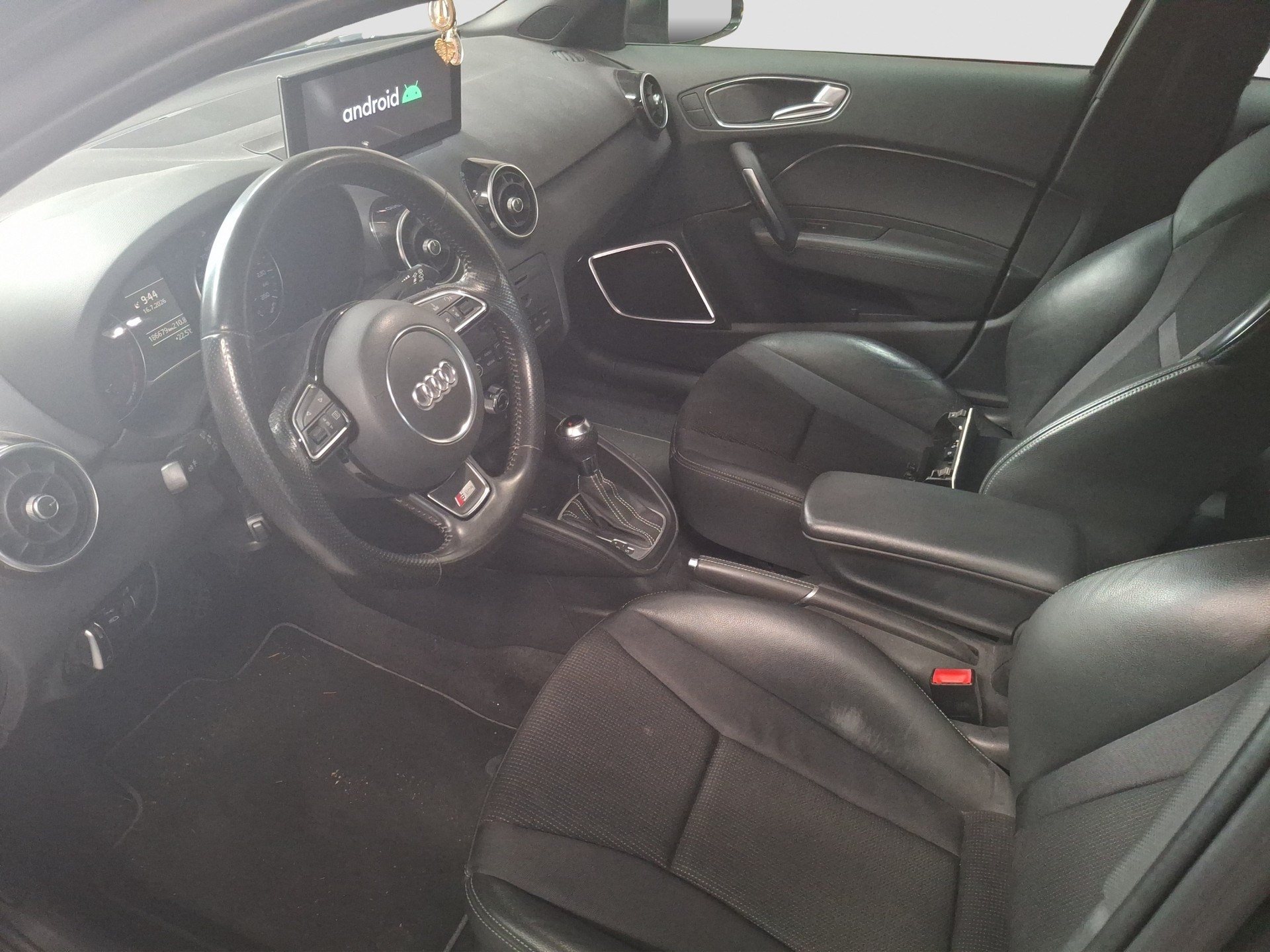AUDI A1 Sportback Sport 1.4 TFSI Ambition S-tronic-image-8