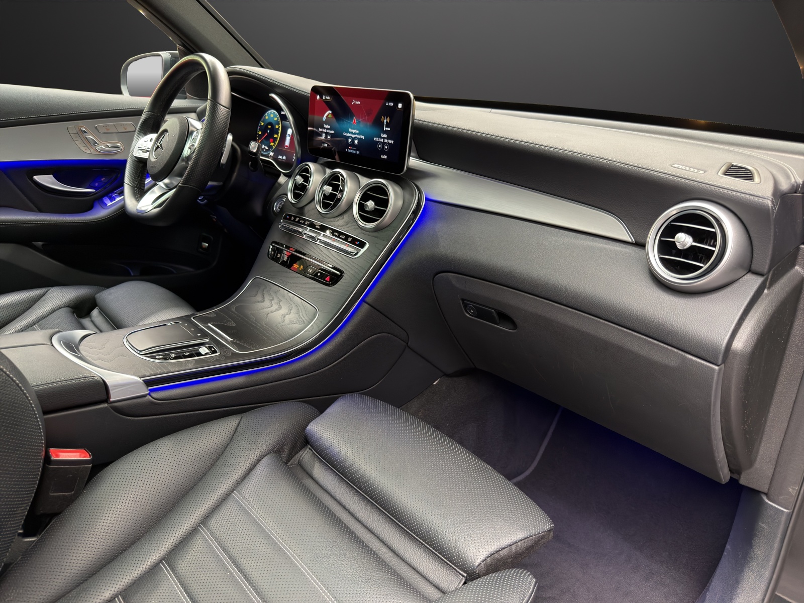 MERCEDES-BENZ GLC 300 d AMG Line 4Matic-image-8