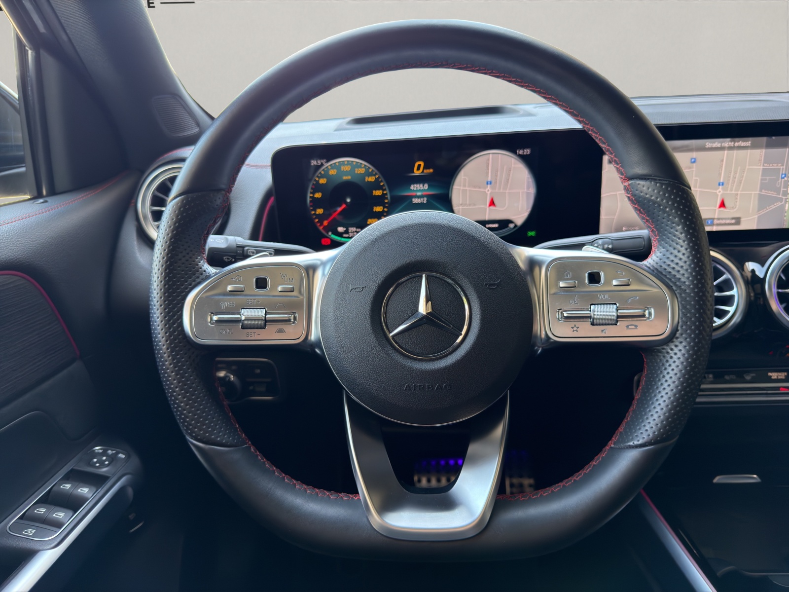 MERCEDES-BENZ EQB 350 AMG Line 4matic-image-11