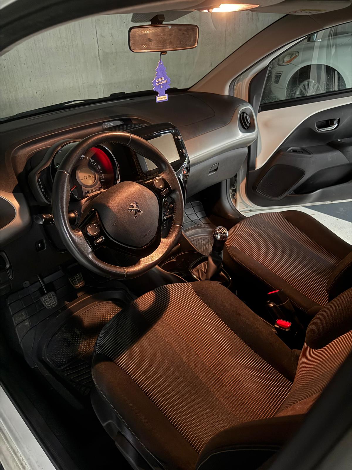 PEUGEOT 1.2 PureTech Allure Top-image-4
