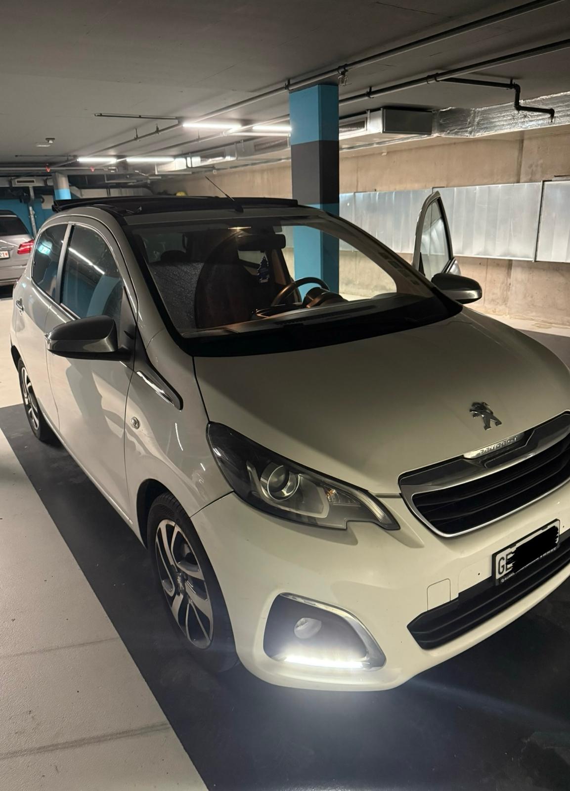 PEUGEOT 1.2 PureTech Allure Top-image-0