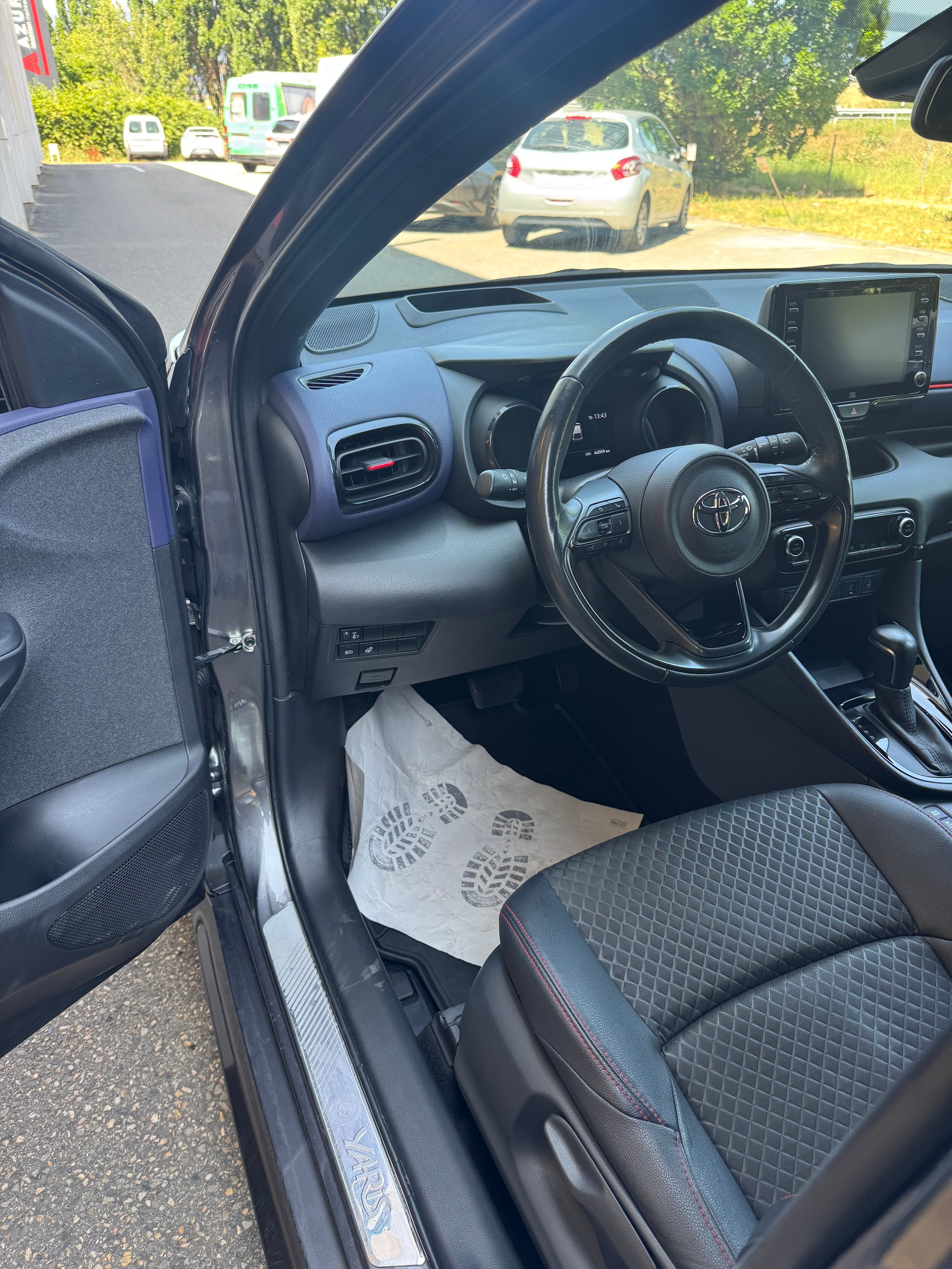 TOYOTA Yaris 1.5 Pop e-CVT-image-4