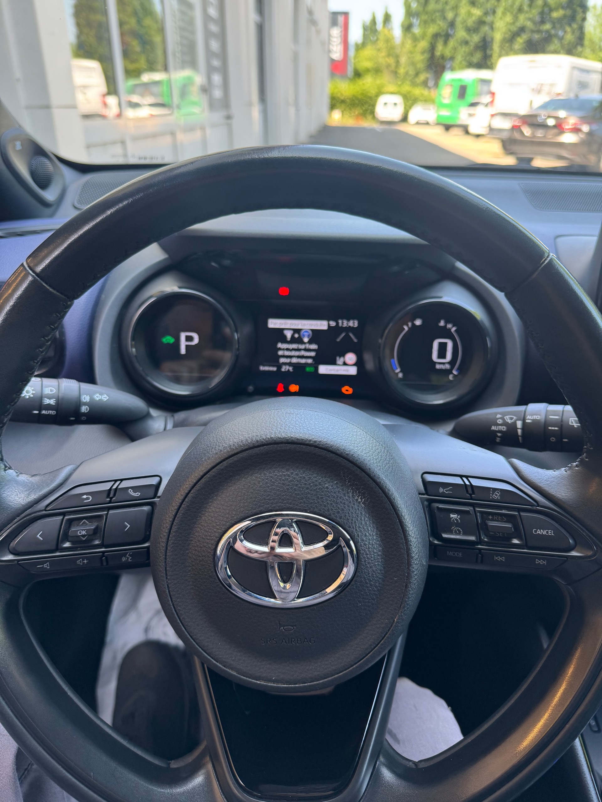 TOYOTA Yaris 1.5 Pop e-CVT-image-6