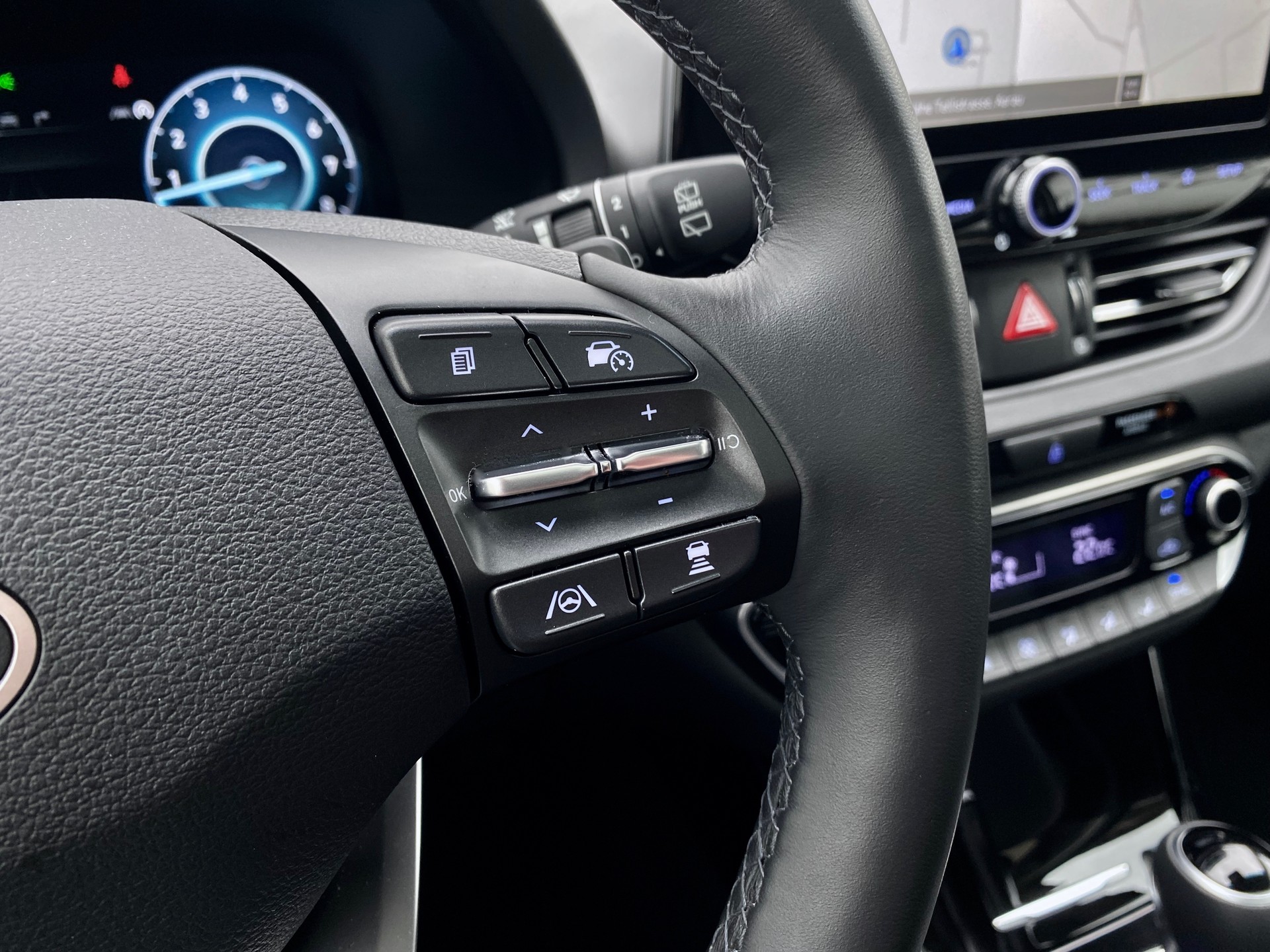 HYUNDAI i30 1.5 T-GDi*Swiss*Vertex*48V*Mildhybrid*DCT*-image-11