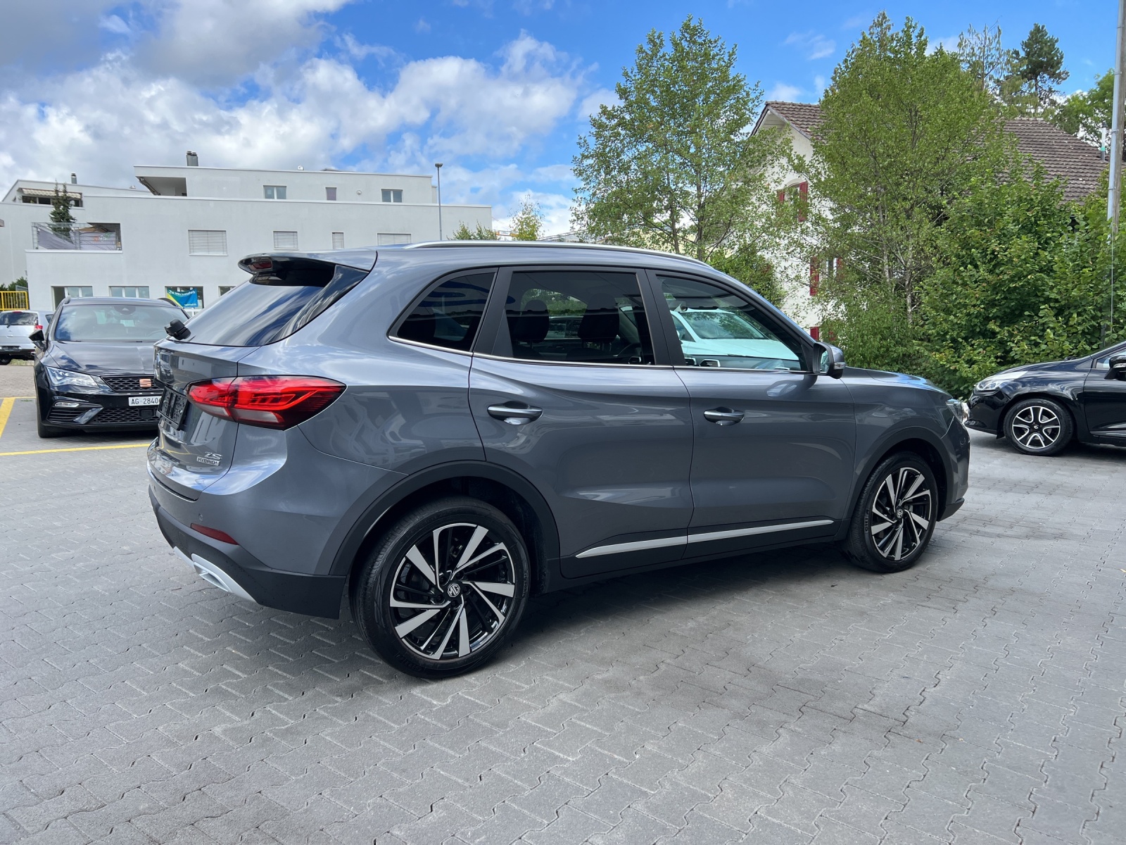 MG ZS 1.5 HEV Luxury-image-3