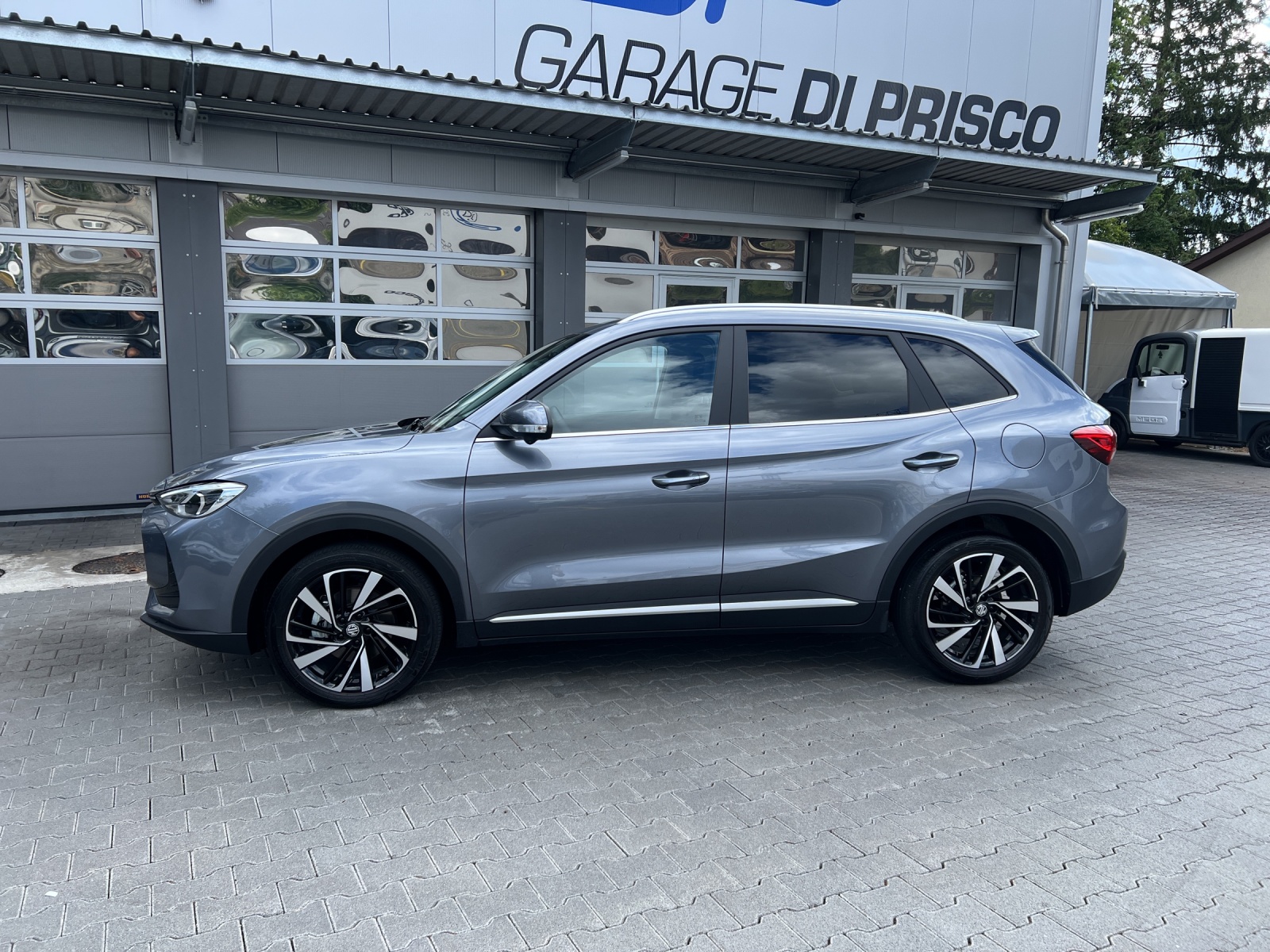 MG ZS 1.5 HEV Luxury-image-1