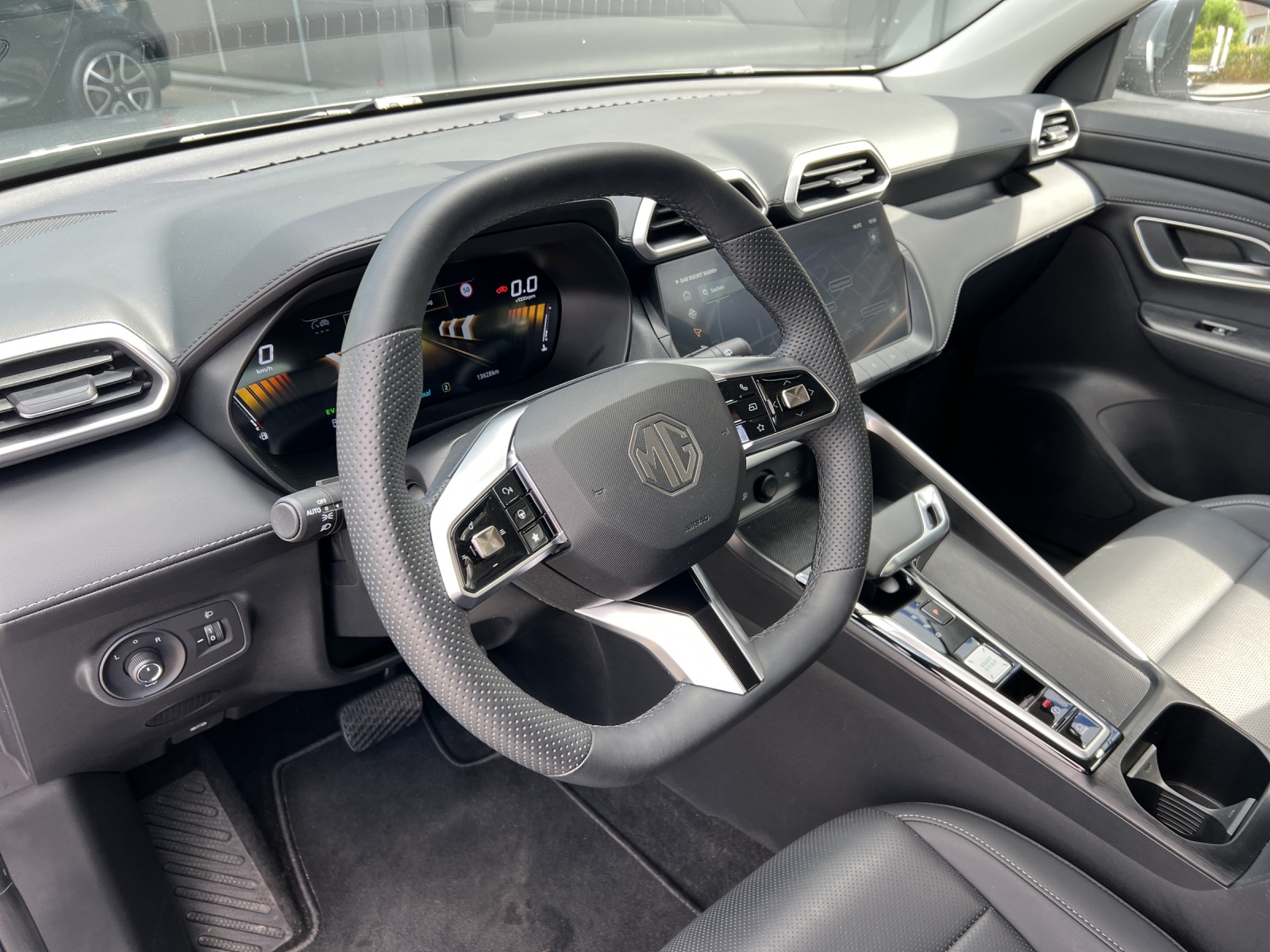 MG ZS 1.5 HEV Luxury-image-9