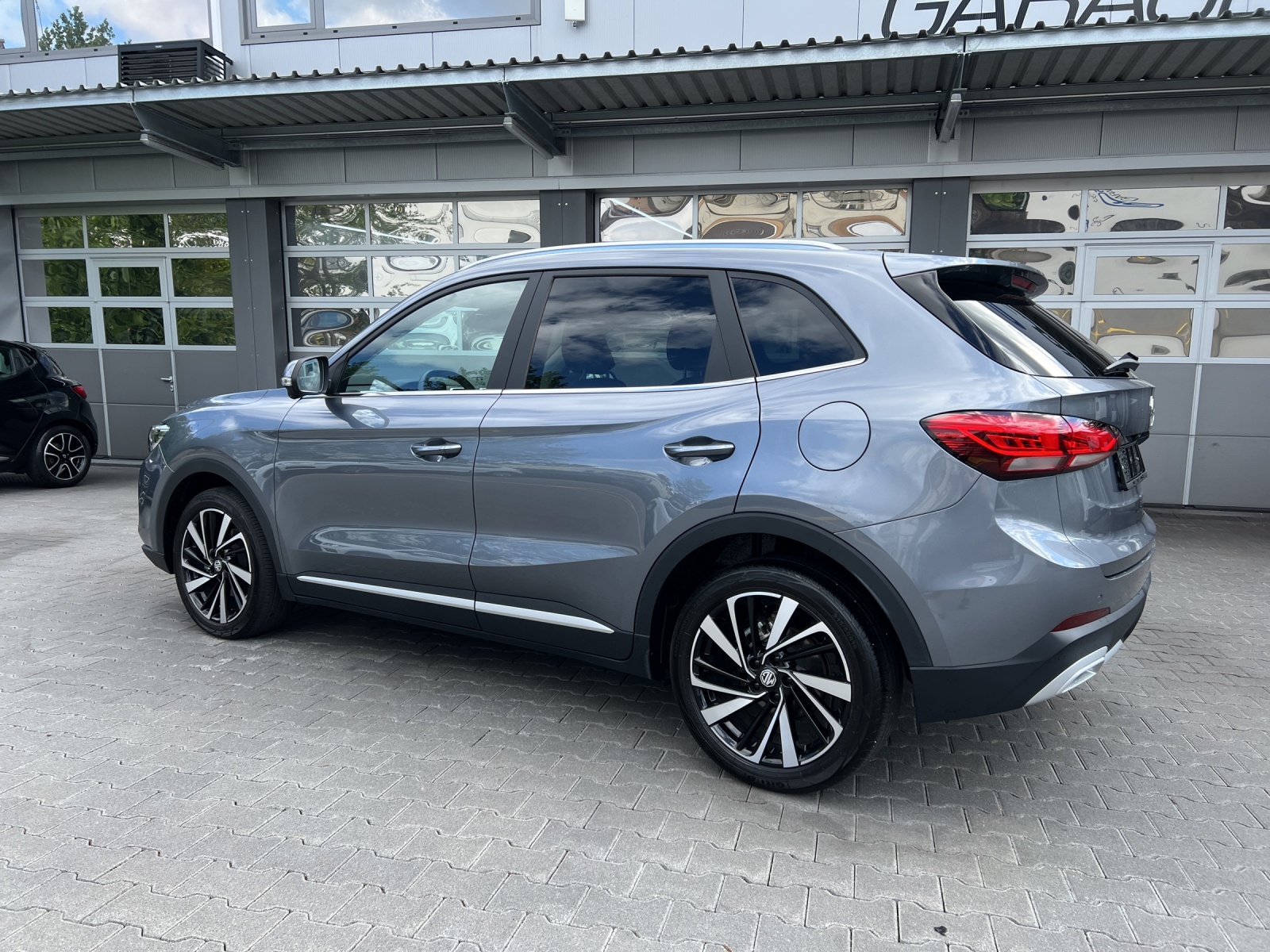MG ZS 1.5 HEV Luxury-image-2
