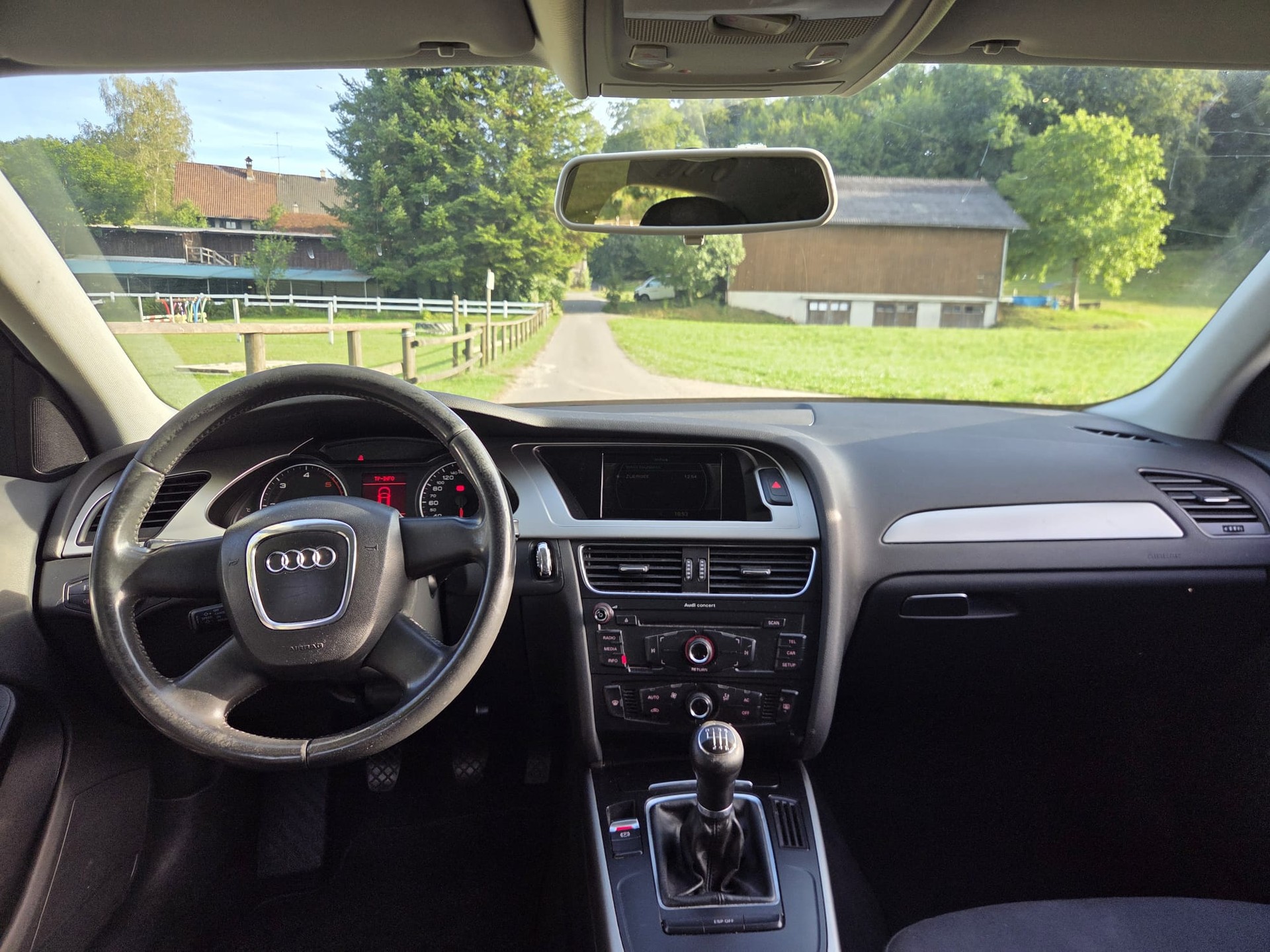 AUDI A4 Avant 2.0 TDI-image-3