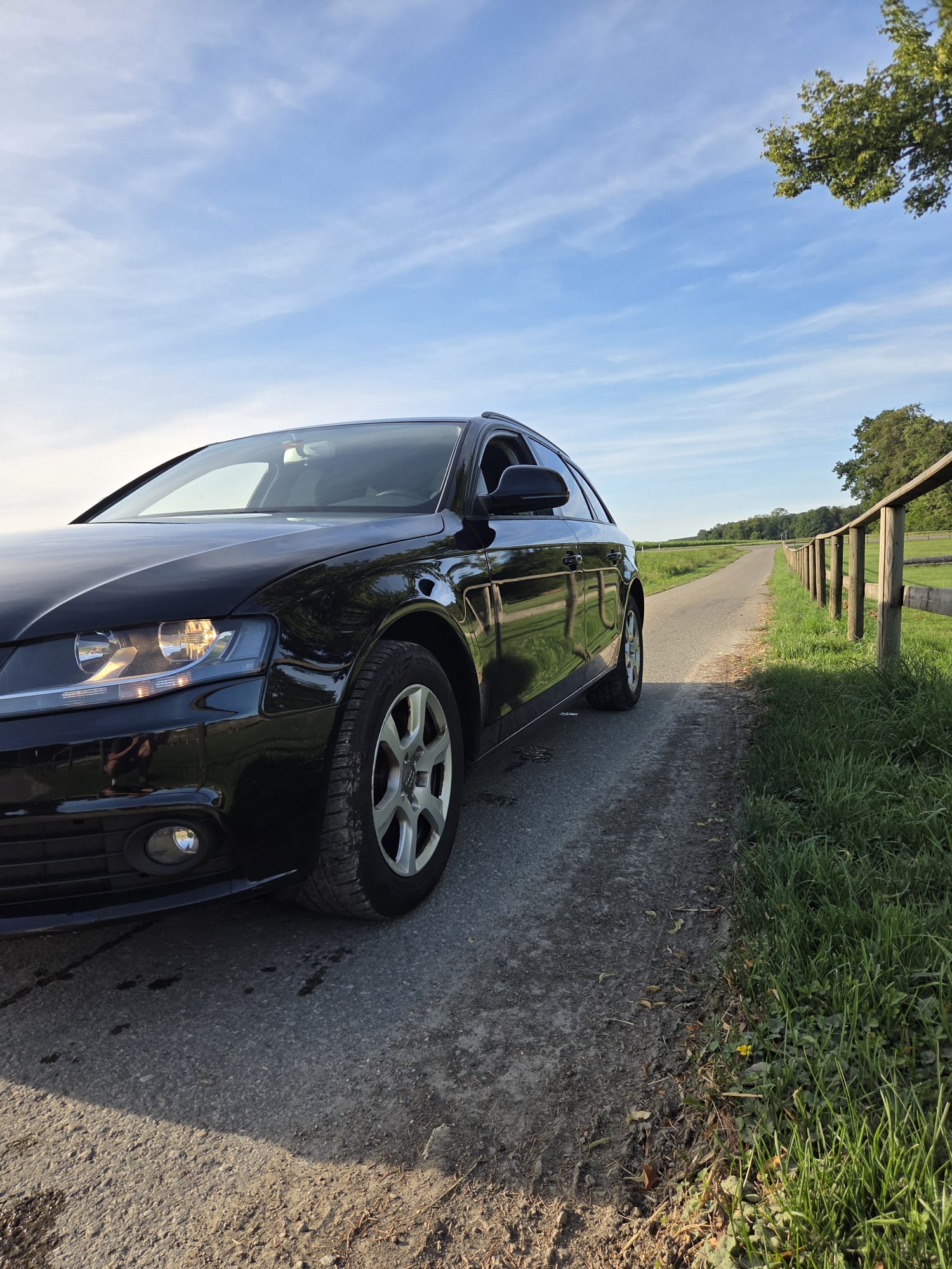 AUDI A4 Avant 2.0 TDI-image-4