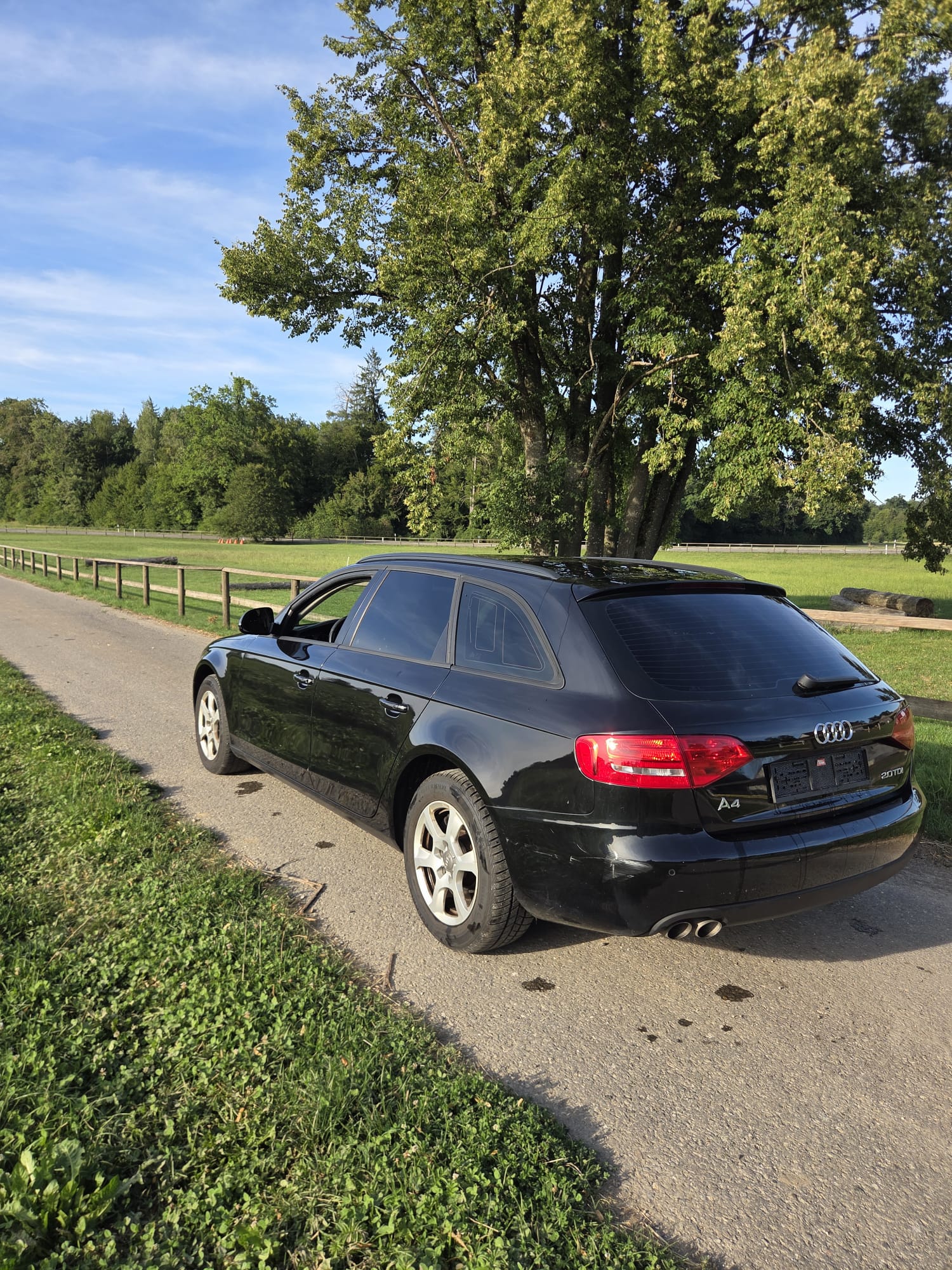 AUDI A4 Avant 2.0 TDI-image-0