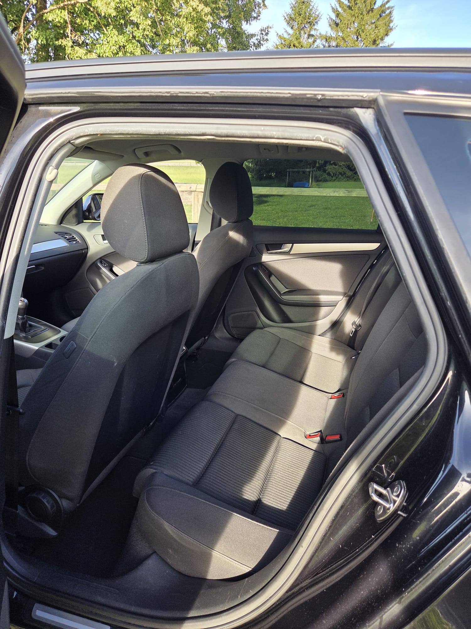 AUDI A4 Avant 2.0 TDI-image-9