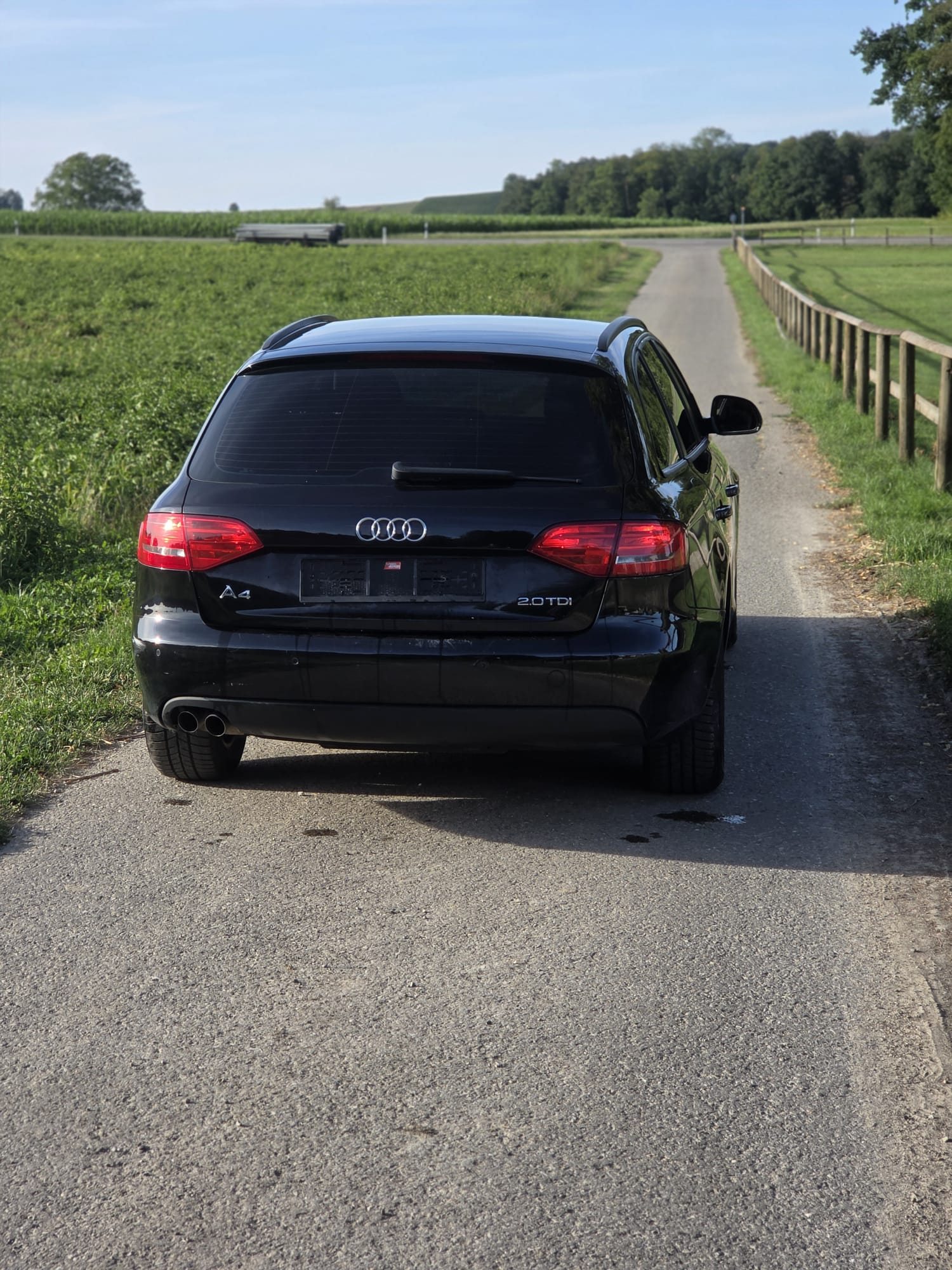 AUDI A4 Avant 2.0 TDI-image-7