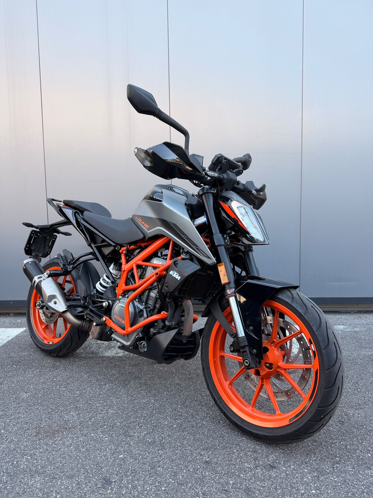 KTM 390 Duke-showroom-element-3