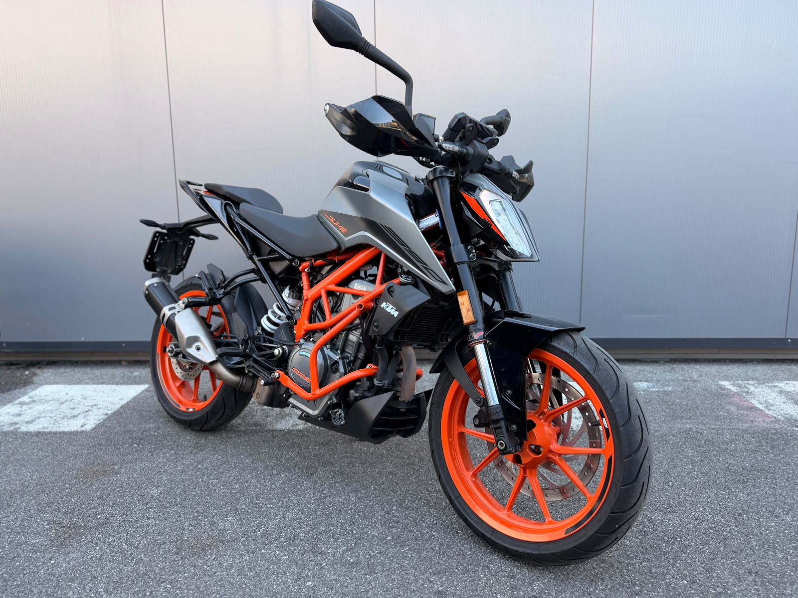 KTM 390 Duke-showroom-element-1