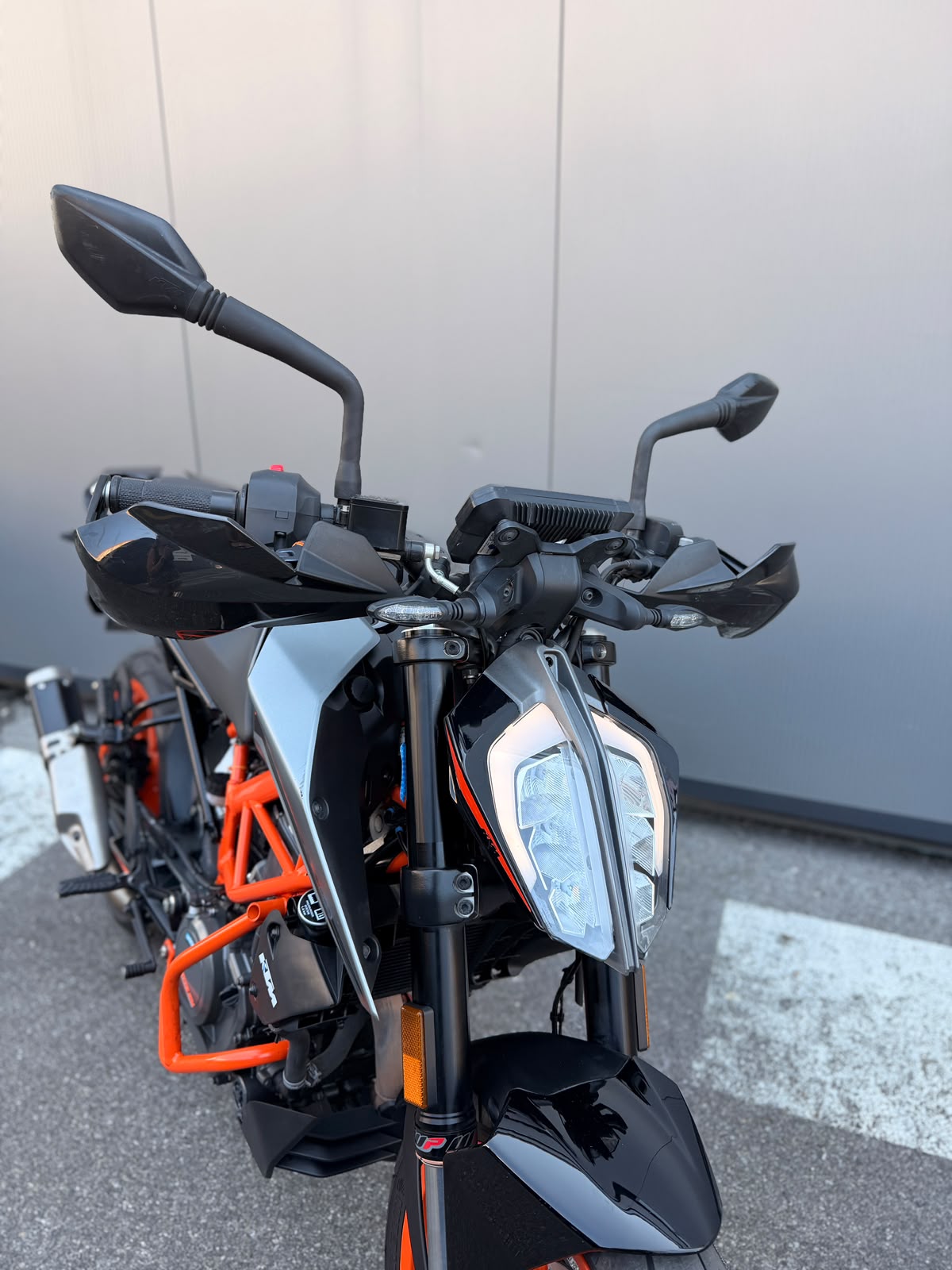 KTM 390 Duke-showroom-element-2
