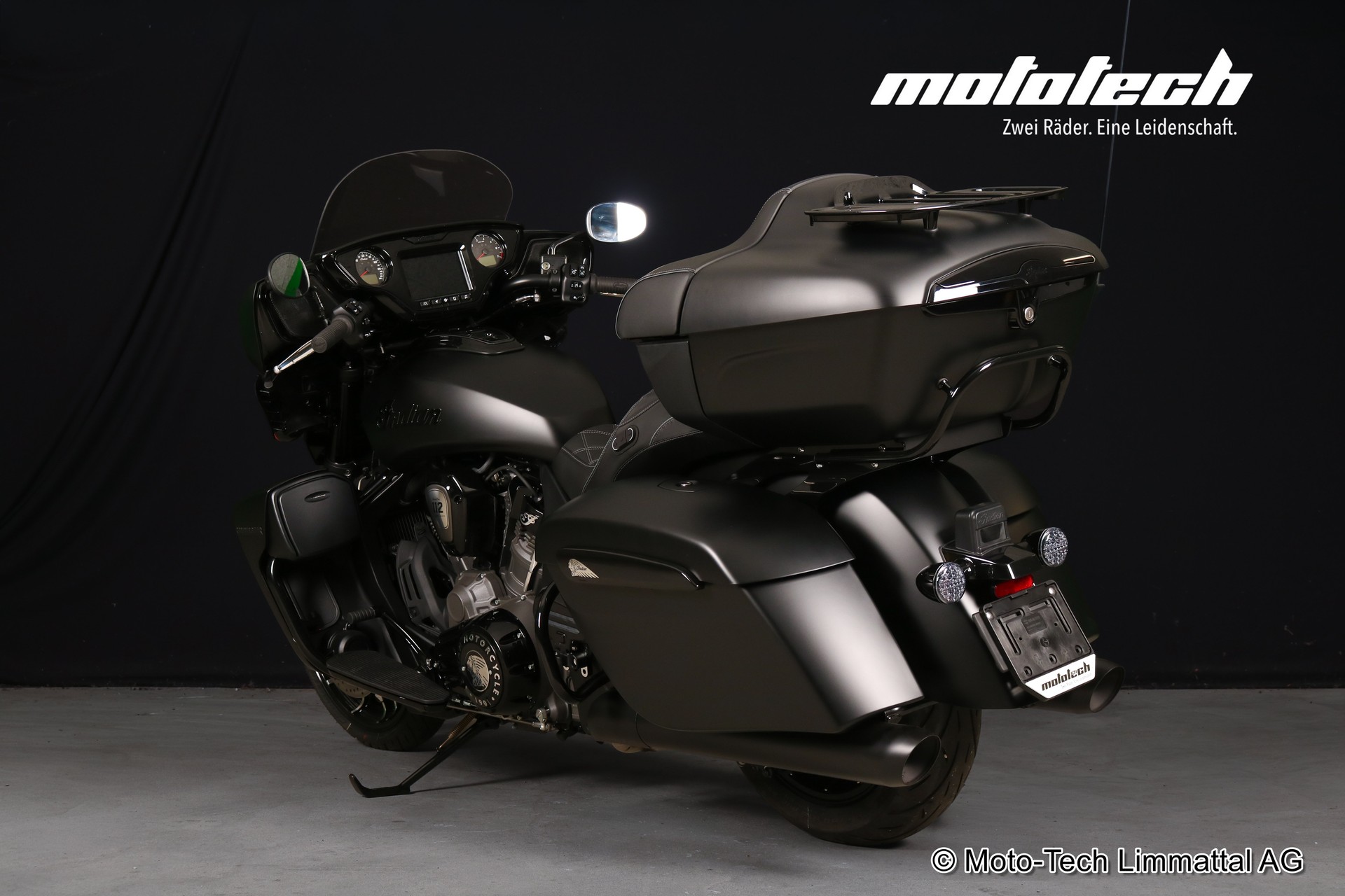 INDIAN Roadmaster Power Plus Dark Horse-showroom-element-3