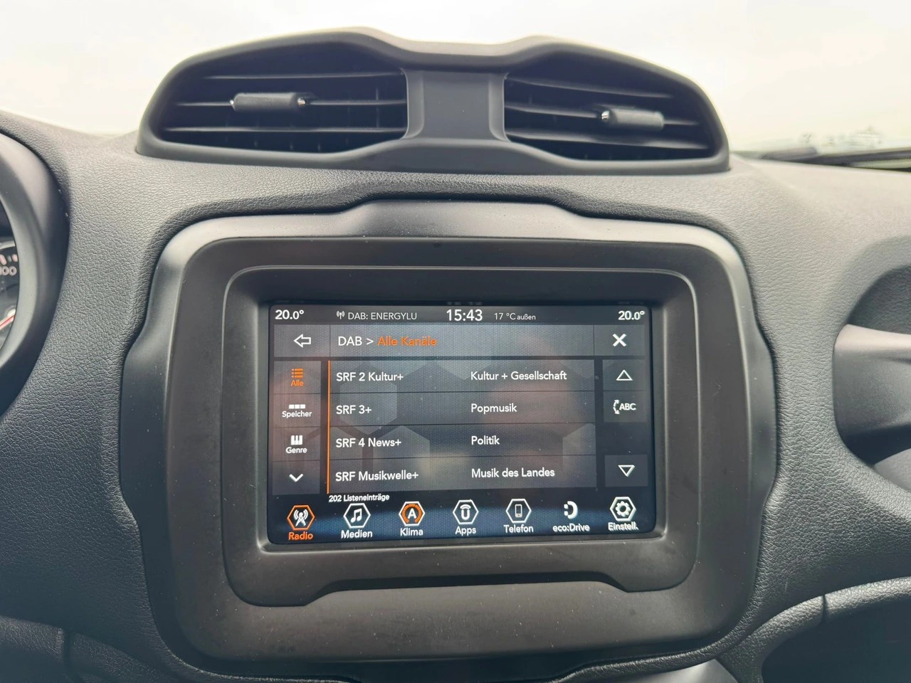 JEEP Renegade 1.3 Turbo Limited AWD-image-12