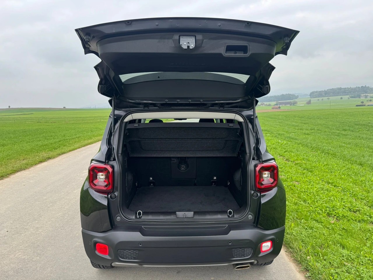JEEP Renegade 1.3 Turbo Limited AWD-image-4