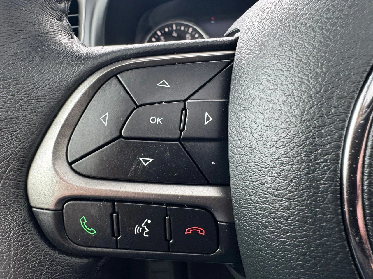 JEEP Renegade 1.3 Turbo Limited AWD-image-15