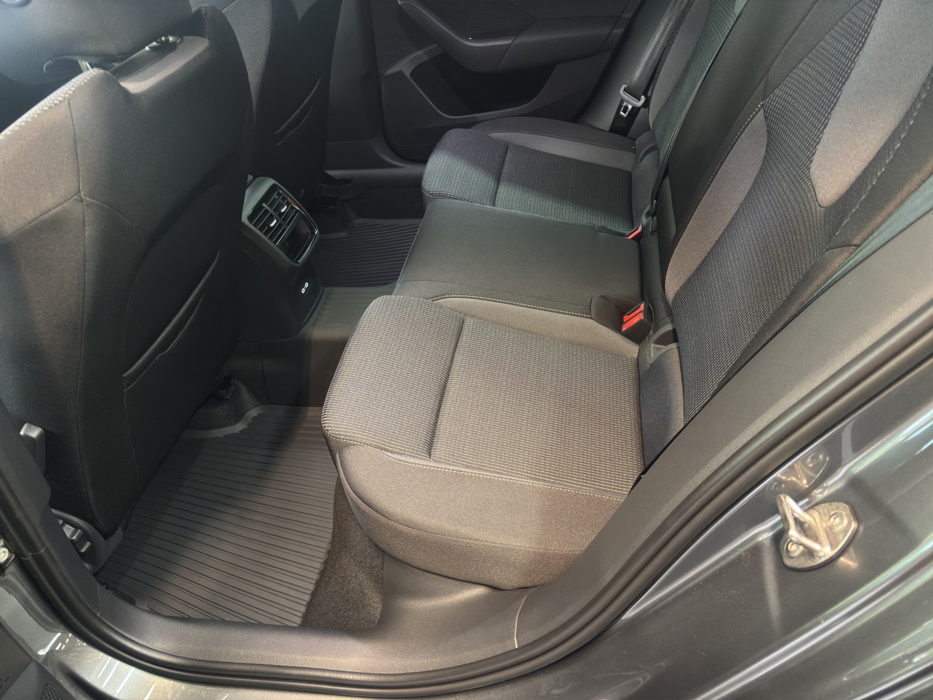 SKODA Octavia Combi 1.5 TSI mHEV DSG Dynamic-image-12