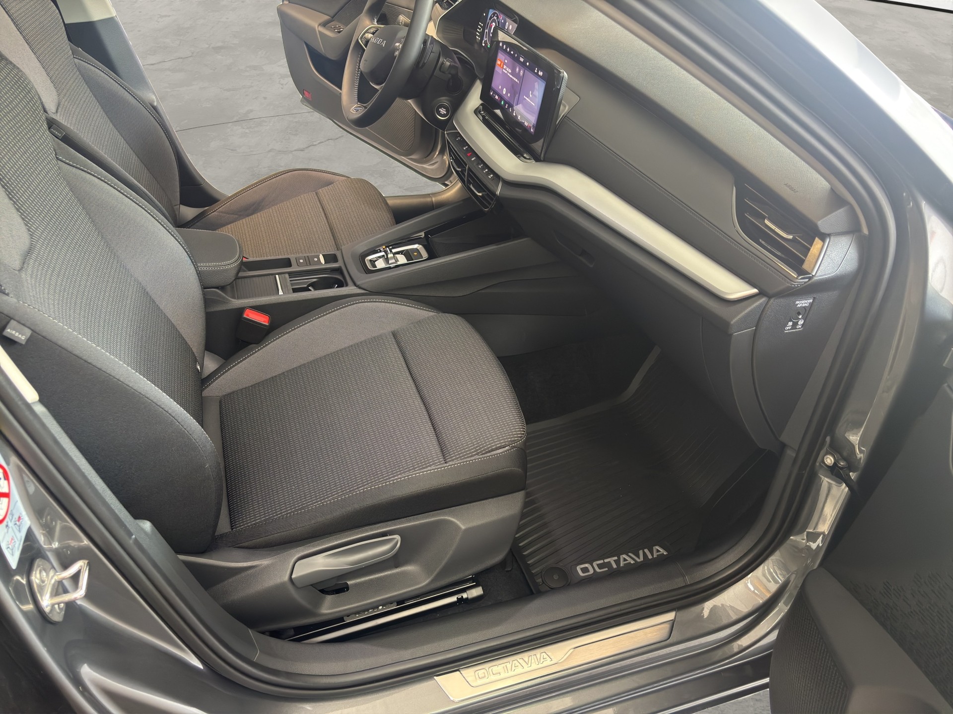 SKODA Octavia Combi 1.5 TSI mHEV DSG Dynamic-image-17
