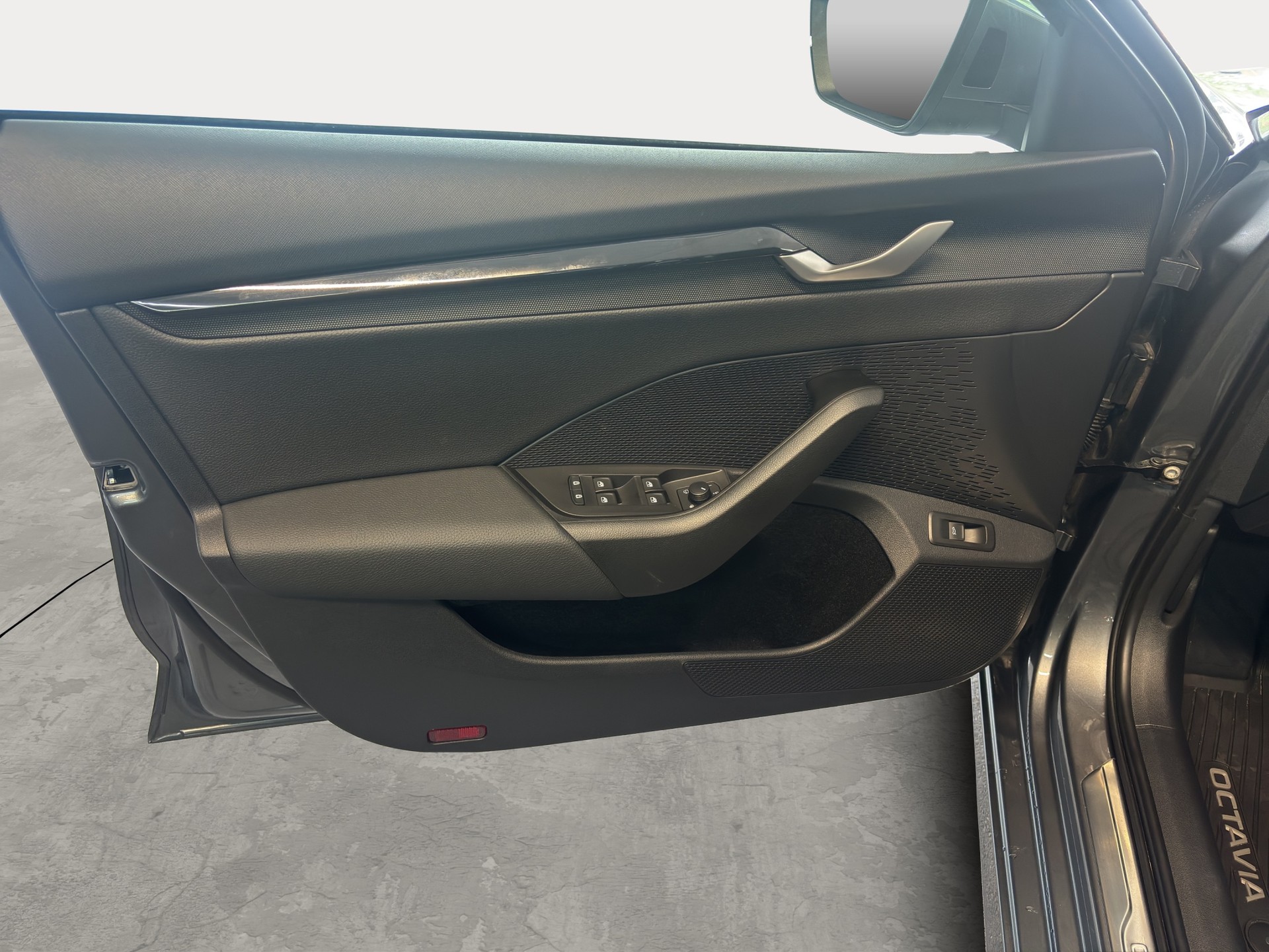 SKODA Octavia Combi 1.5 TSI mHEV DSG Dynamic-image-11