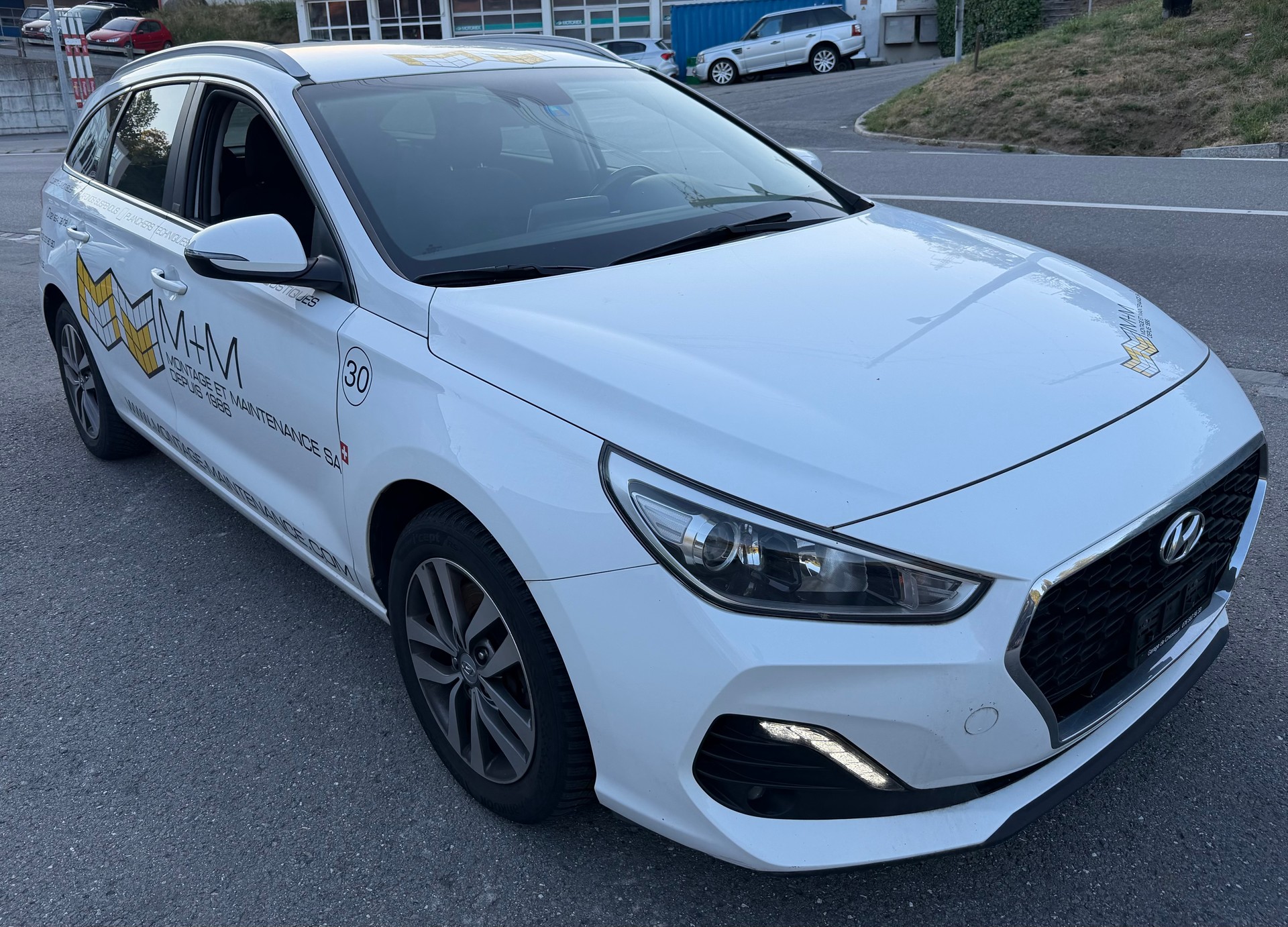 HYUNDAI i30 Wagon 1.6 CRDi Amplia DCT-image-2