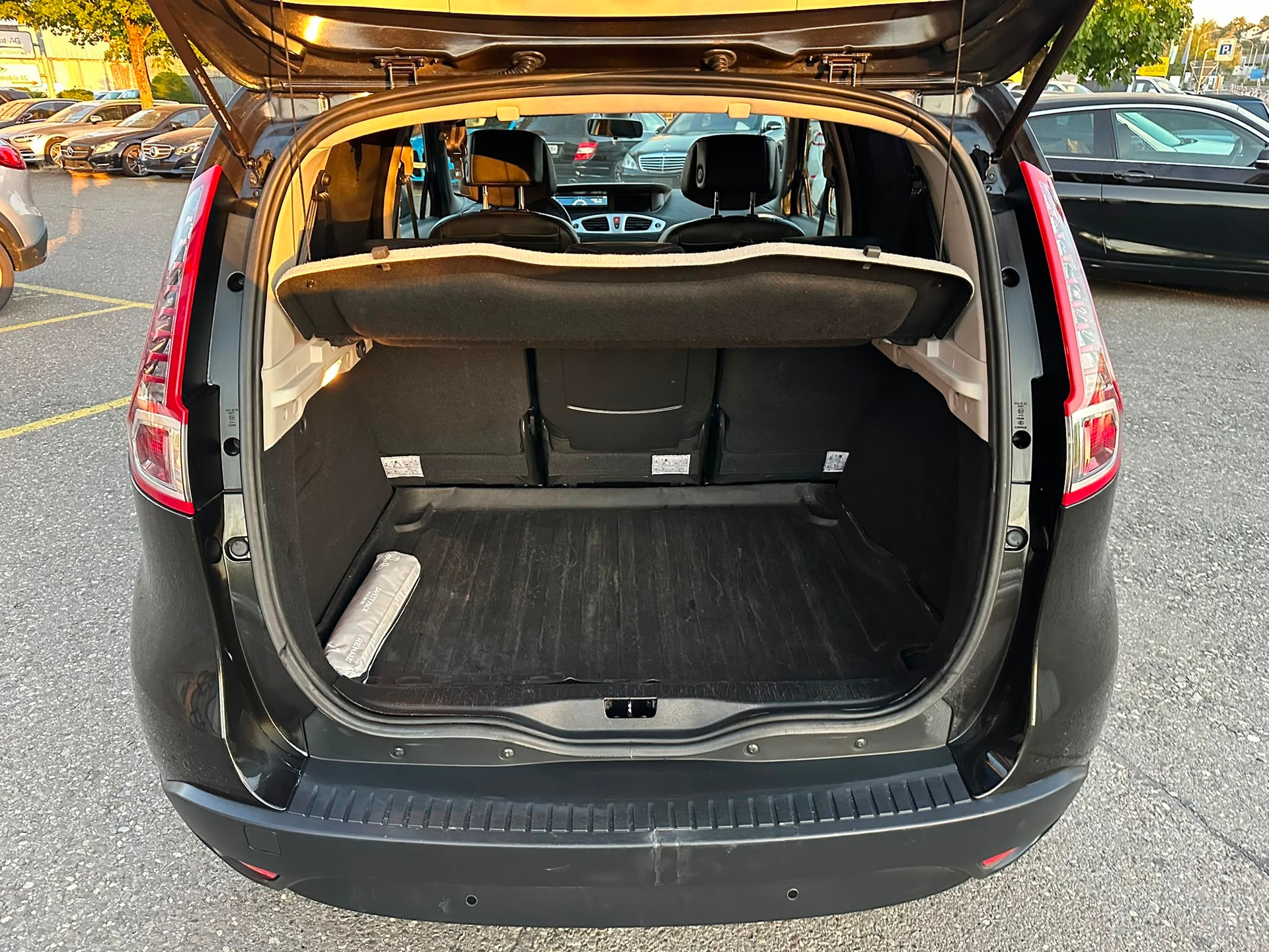RENAULT Scénic 2.0 16V Privilège X-Tronic CVT-image-11