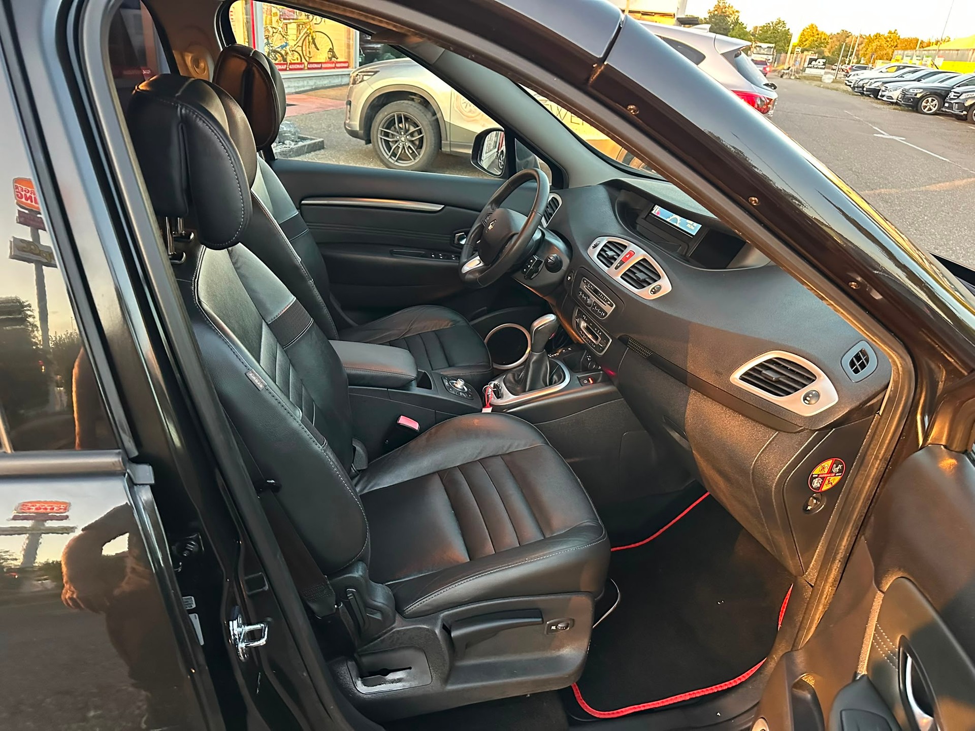 RENAULT Scénic 2.0 16V Privilège X-Tronic CVT-image-19