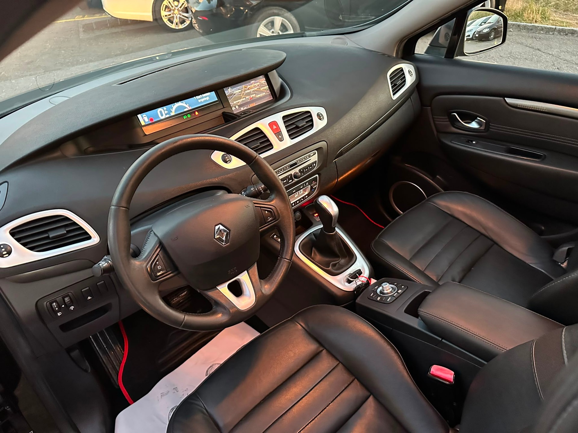 RENAULT Scénic 2.0 16V Privilège X-Tronic CVT-image-18