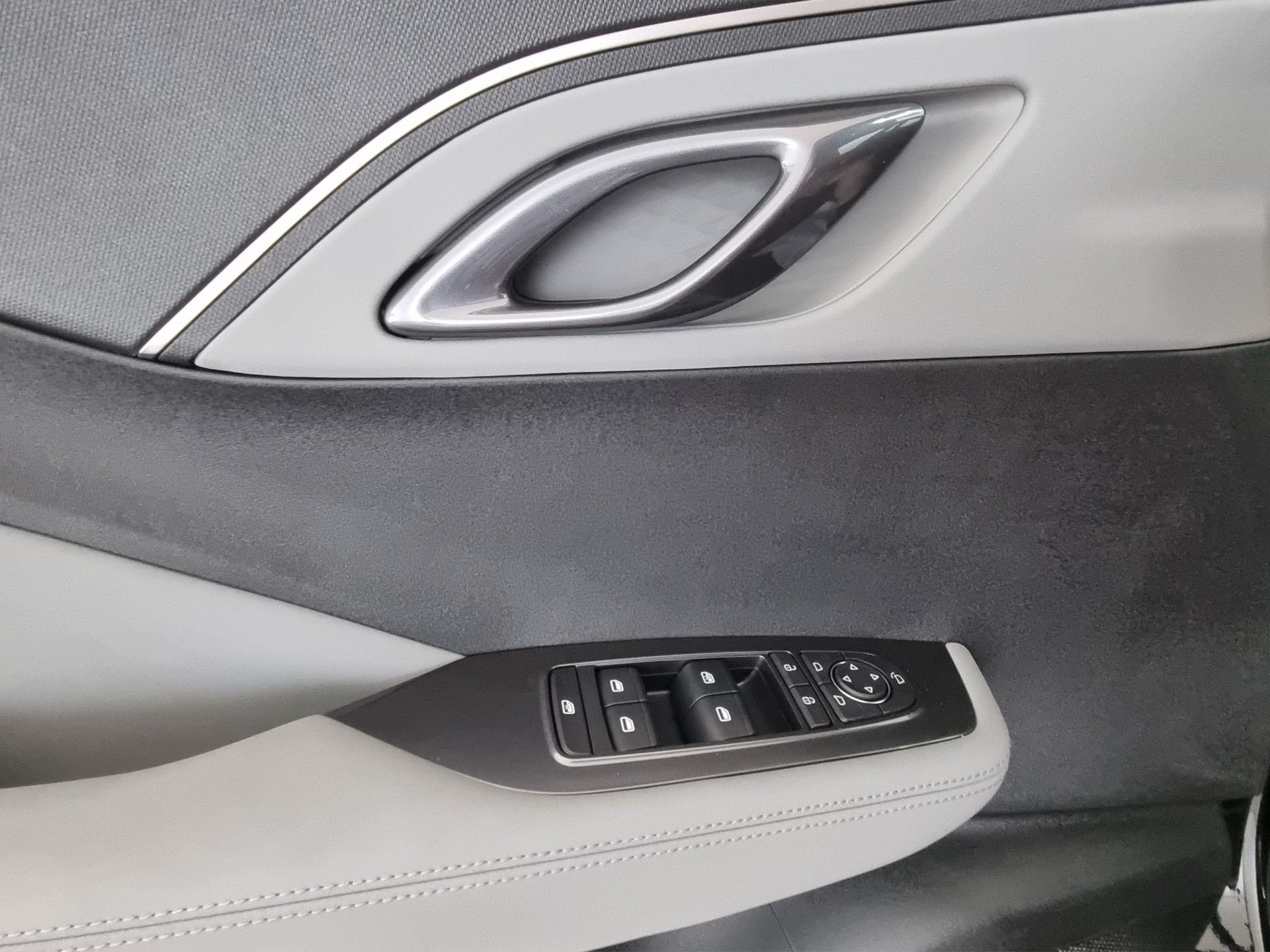 BYD Dolphin Surf 43kWh Comfort-image-11