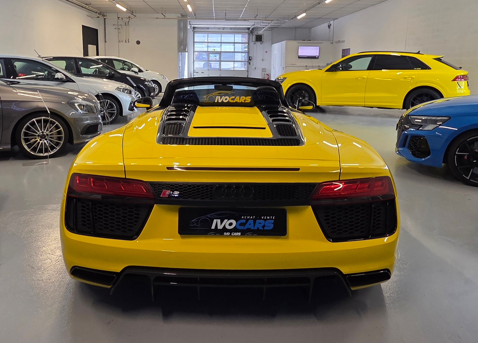 AUDI R8 Spyder 5.2 S-Tronic-image-3