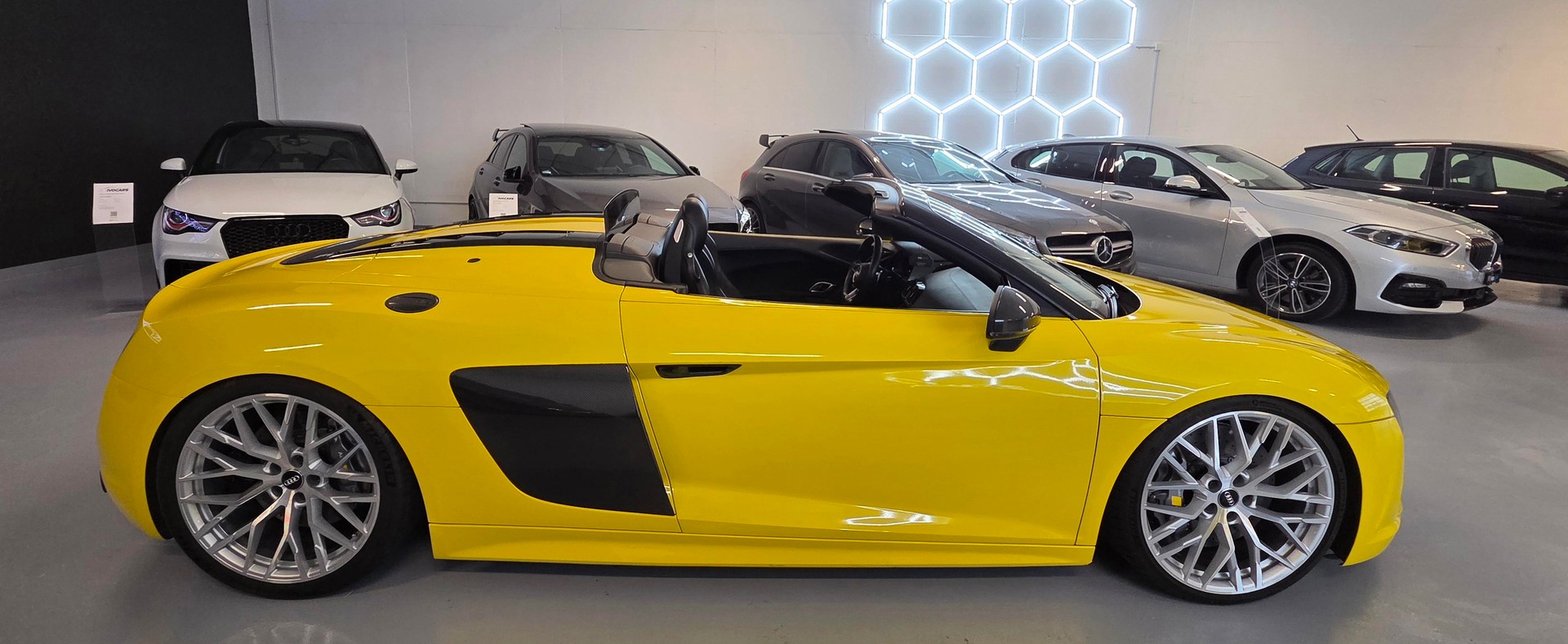 AUDI R8 Spyder 5.2 S-Tronic-image-1