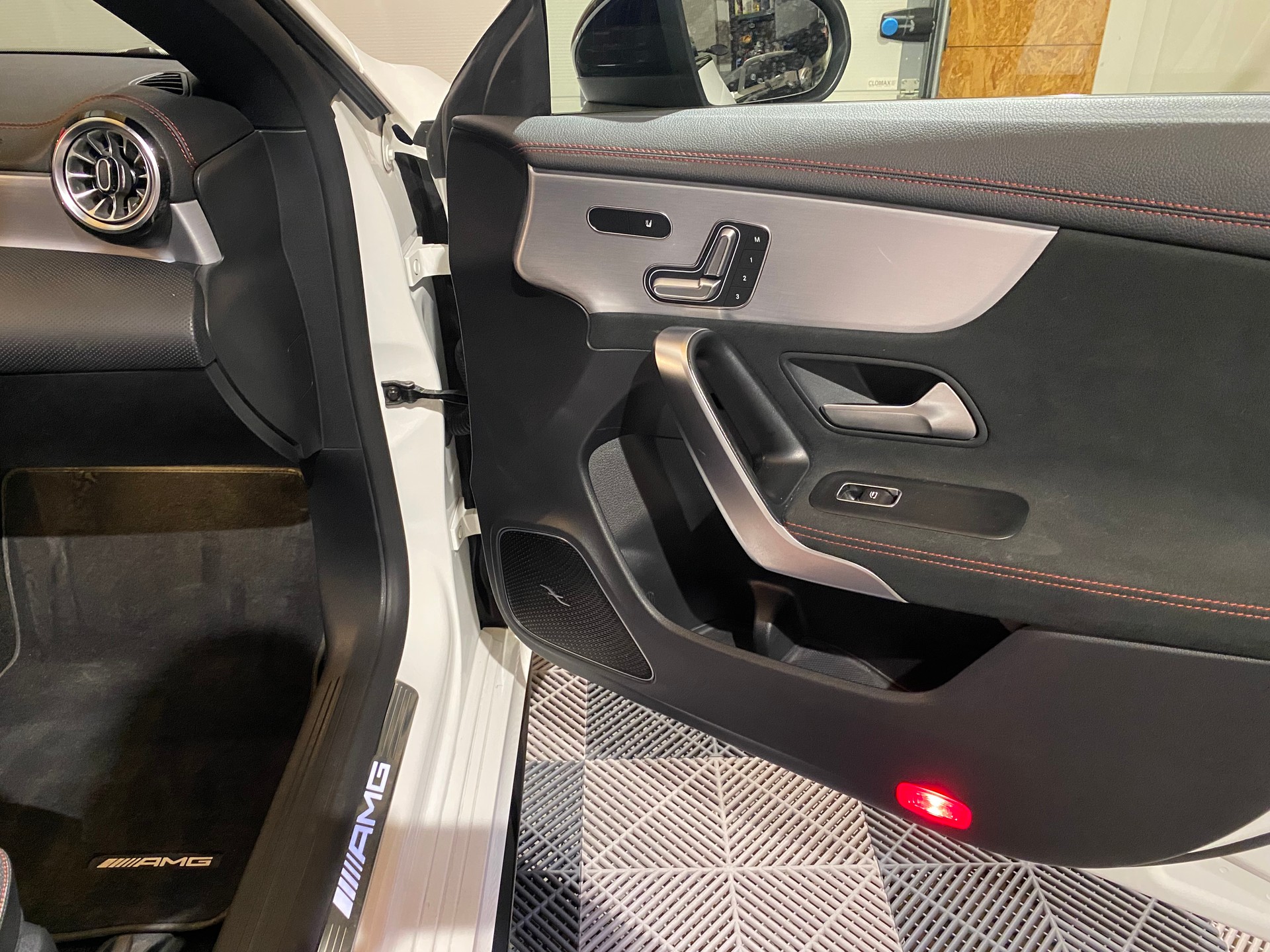 MERCEDES-BENZ CLA Shooting Brake 35 AMG 4Matic 7G-DCT-image-24