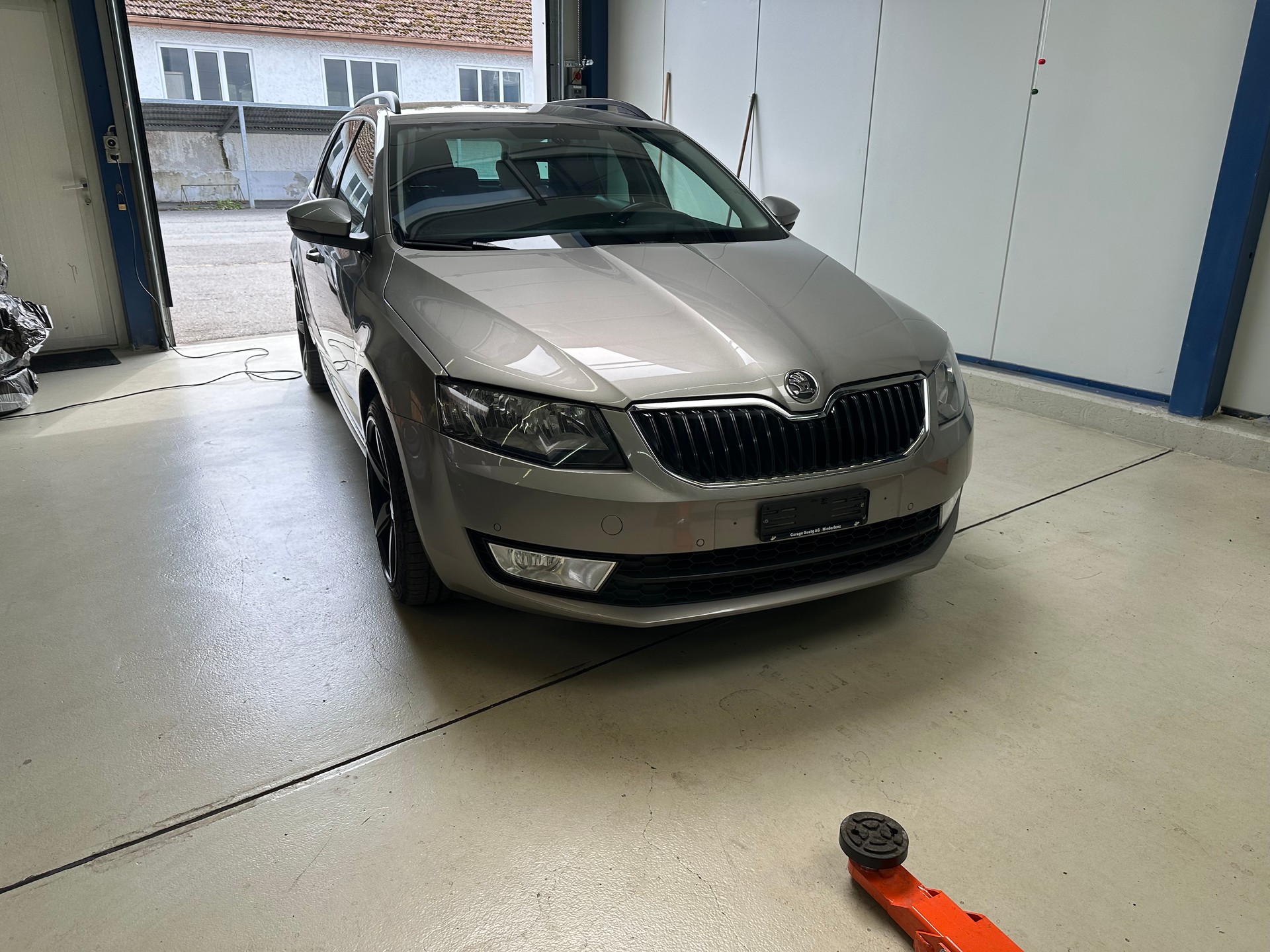 SKODA Octavia Combi 2.0 TDI Ambition-image-2