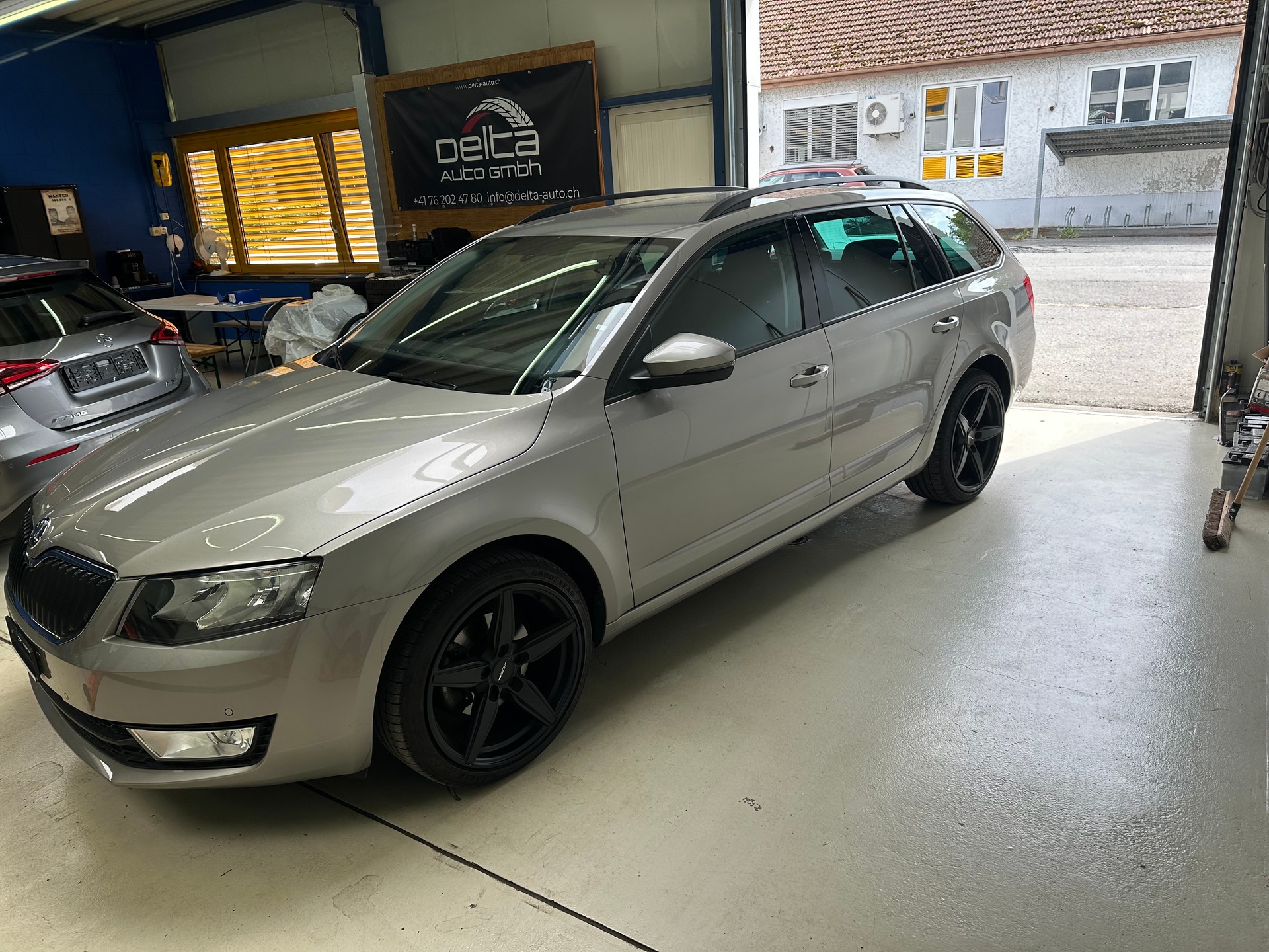 SKODA Octavia Combi 2.0 TDI Ambition-image-3