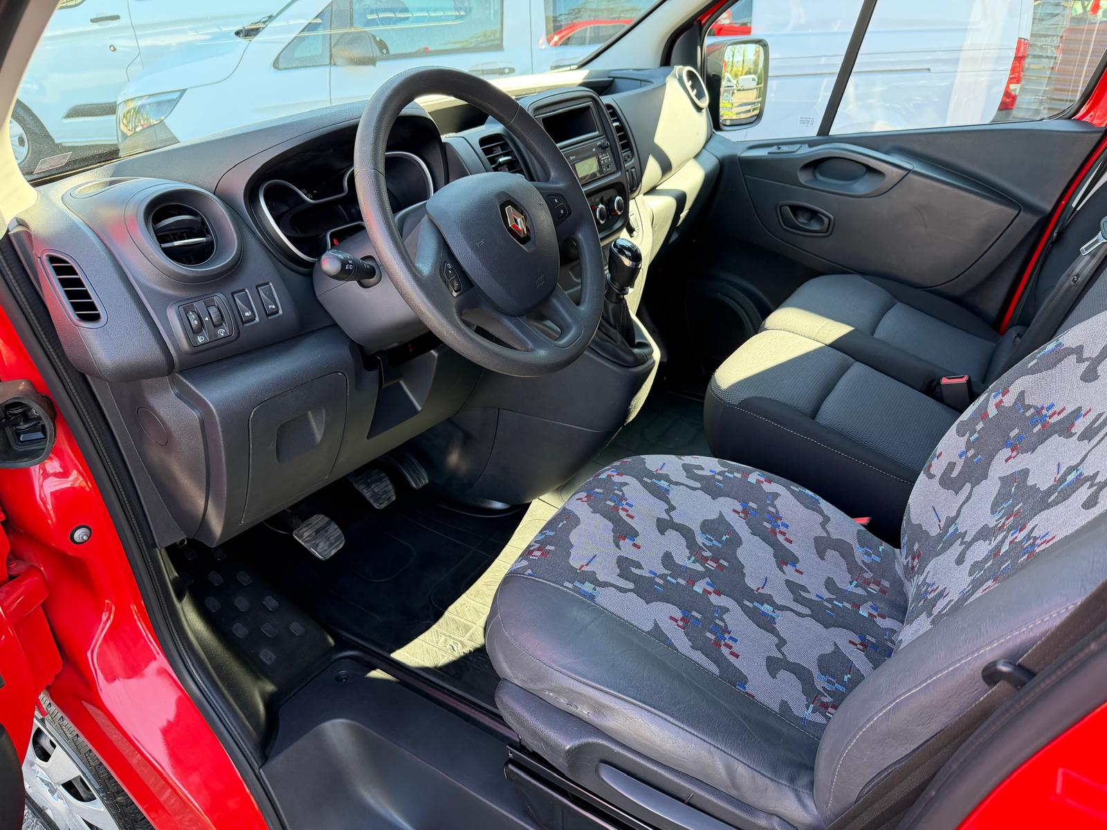 RENAULT Trafic 2.0 Energy dCi 120 3.0t Business L1H1-image-1