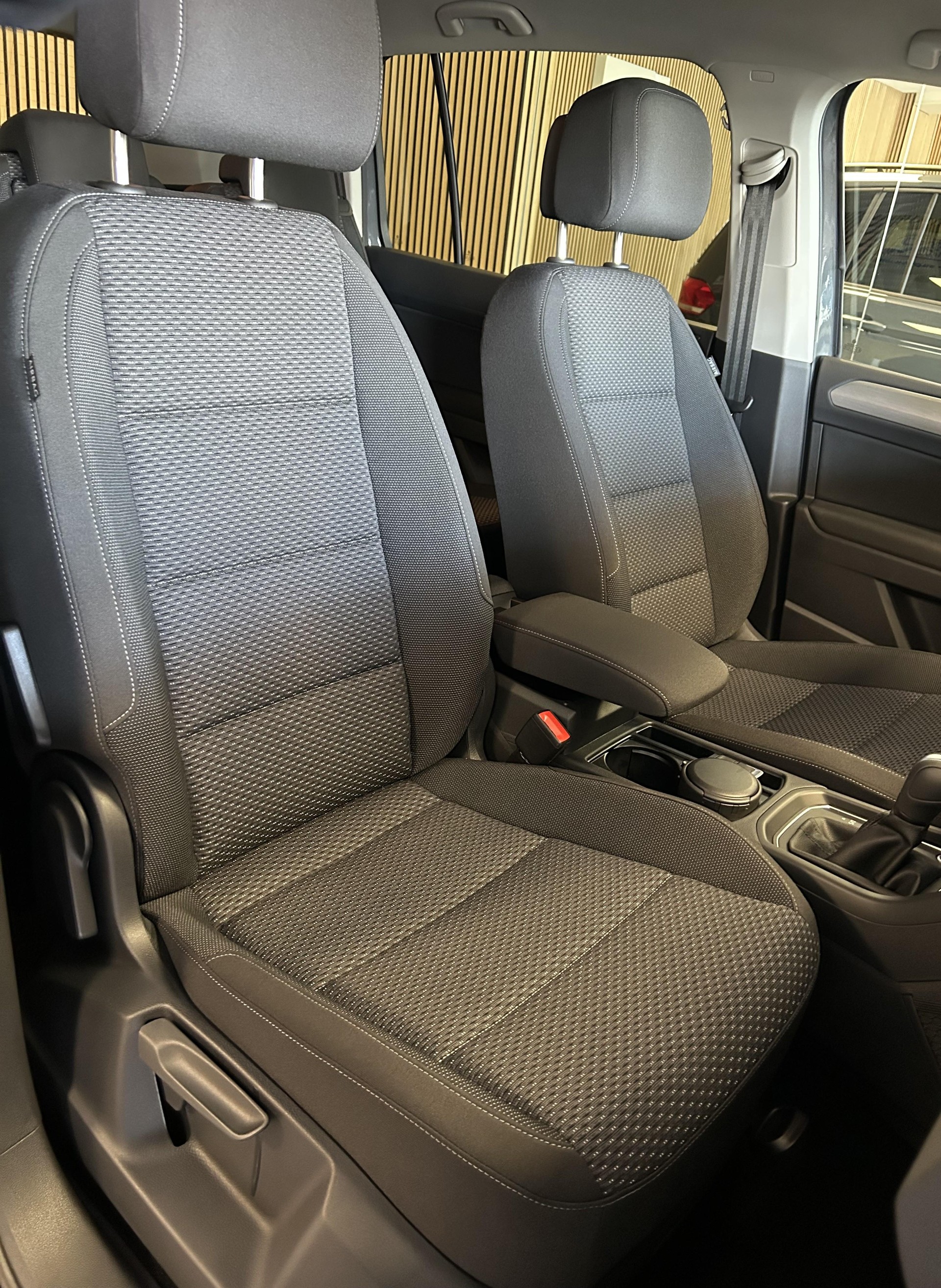 VW Touran 1.5 TSI Comfortline DSG 7 PLACES/7PLATZ-image-18