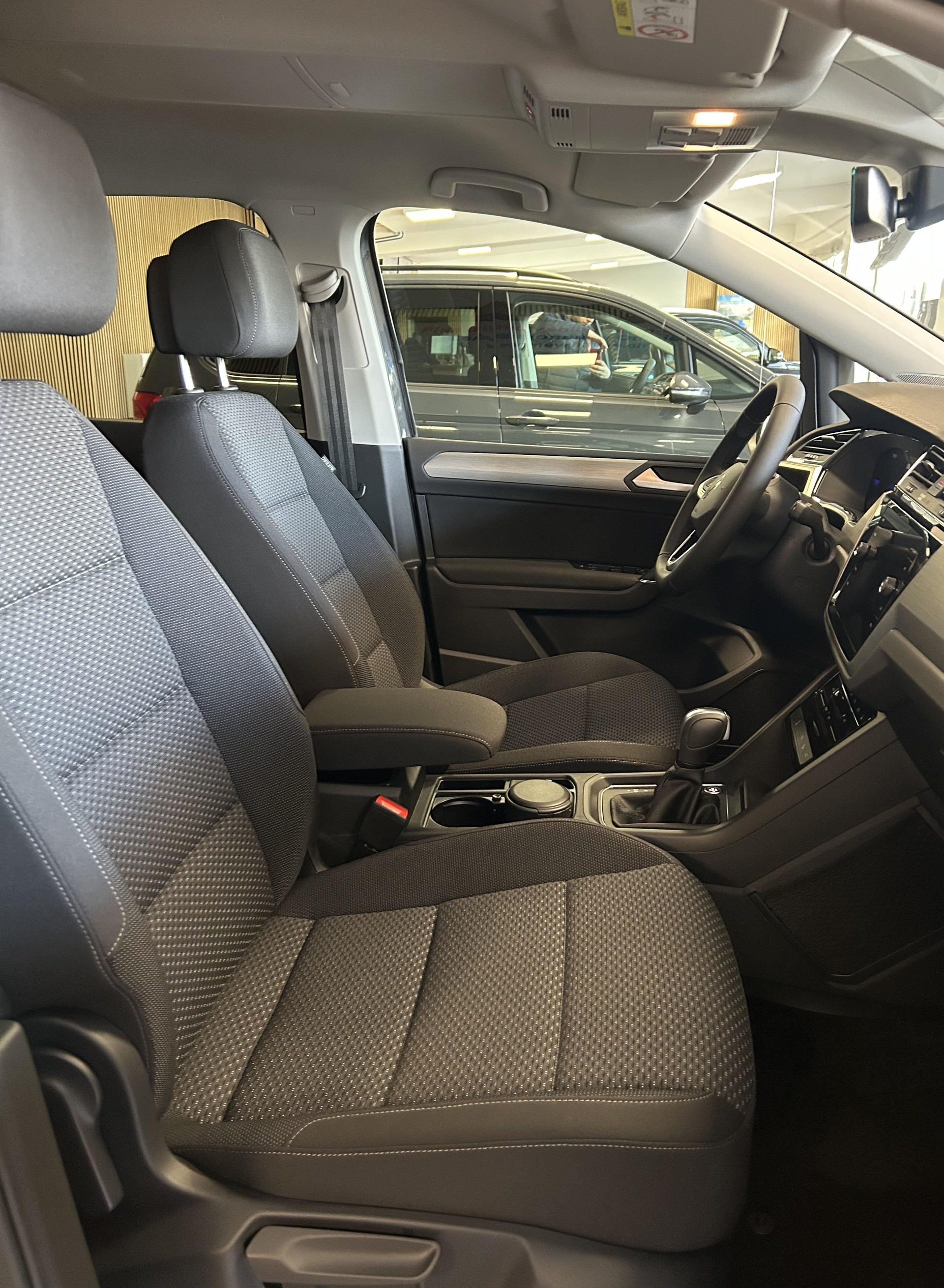 VW Touran 1.5 TSI Comfortline DSG 7 PLACES/7PLATZ-image-17