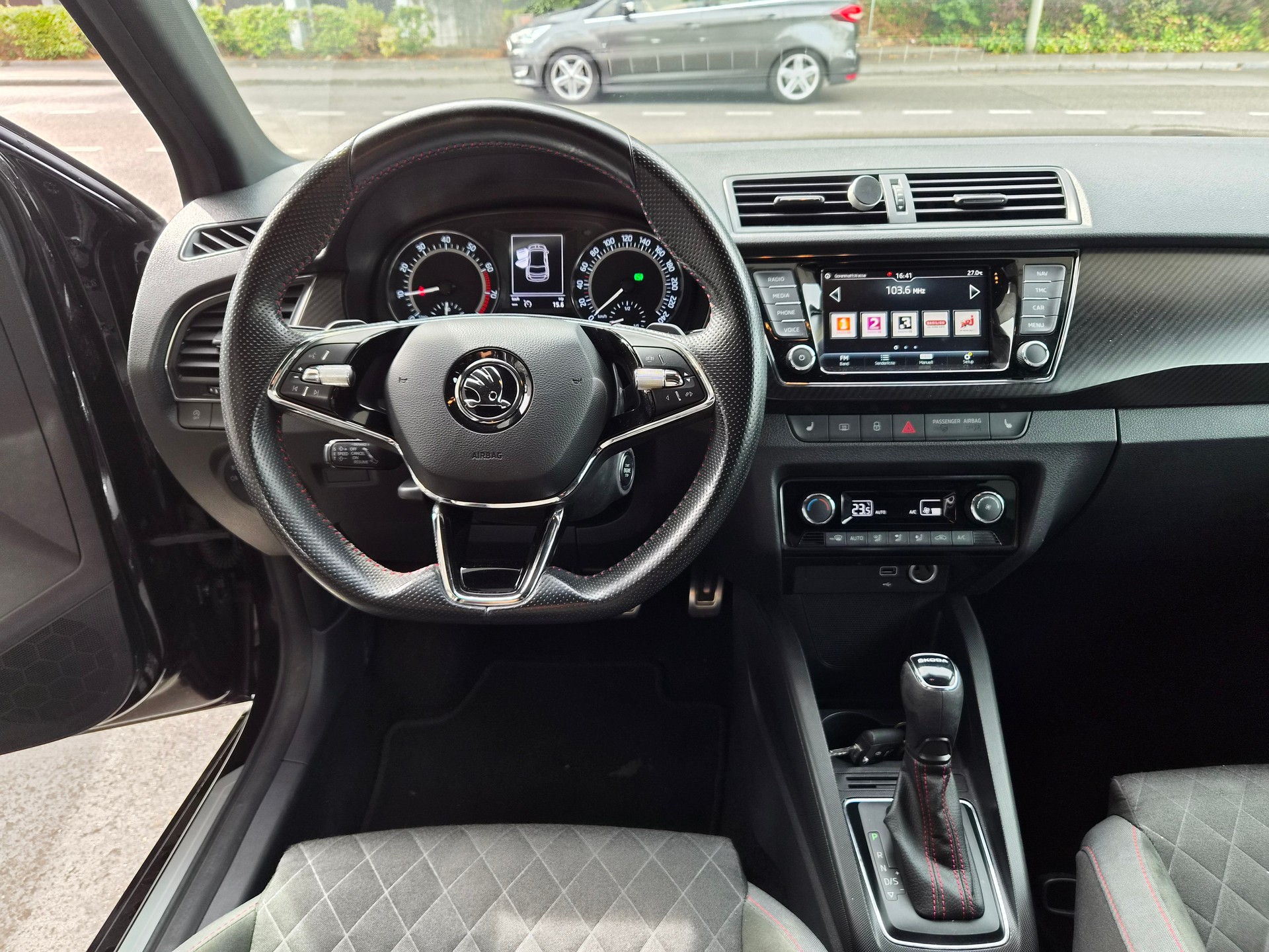 SKODA Fabia 1.0 TSI Monte Carlo DSG-image-7