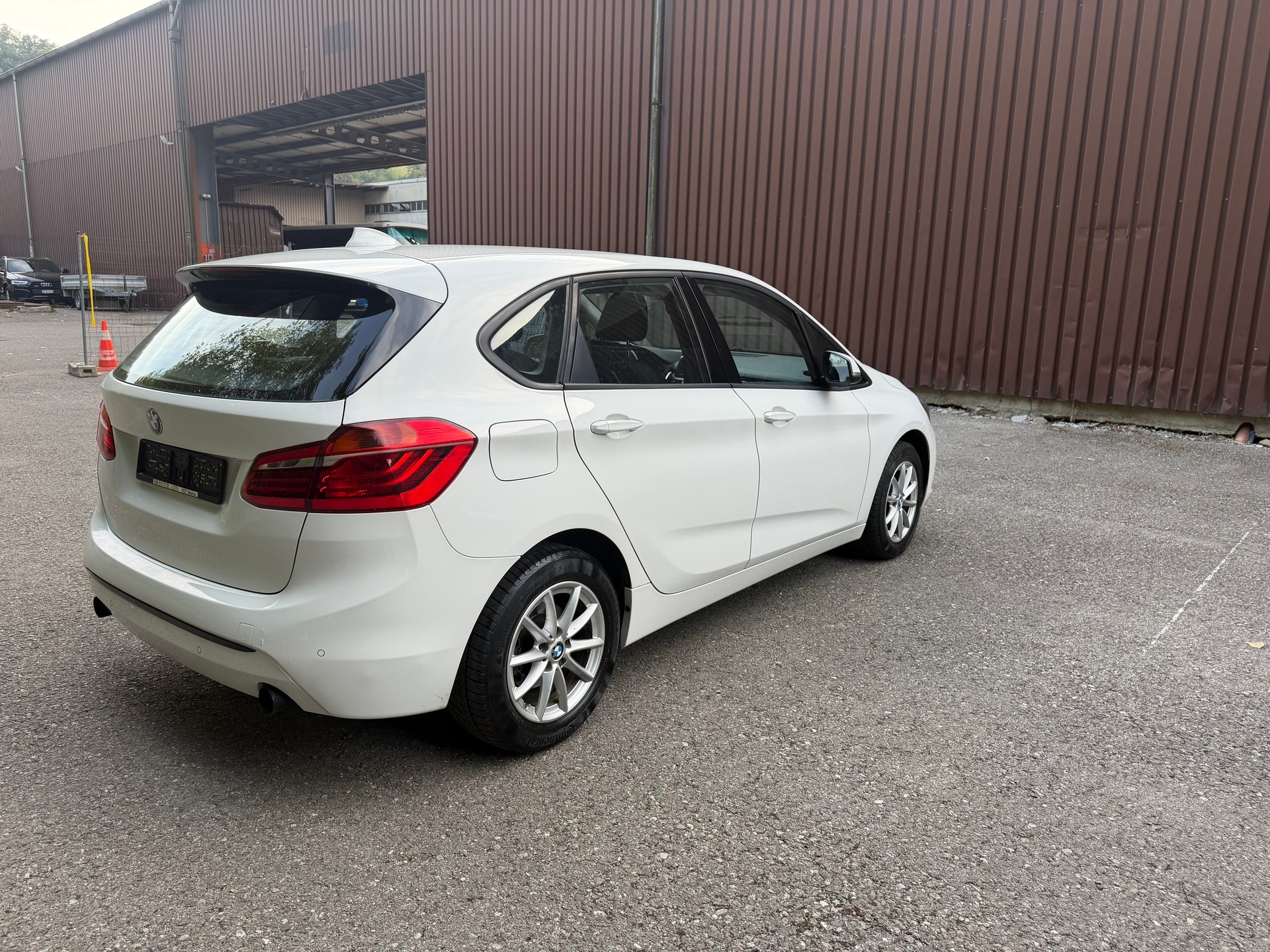 BMW 220d xDrive Active Tourer Steptronic-image-5