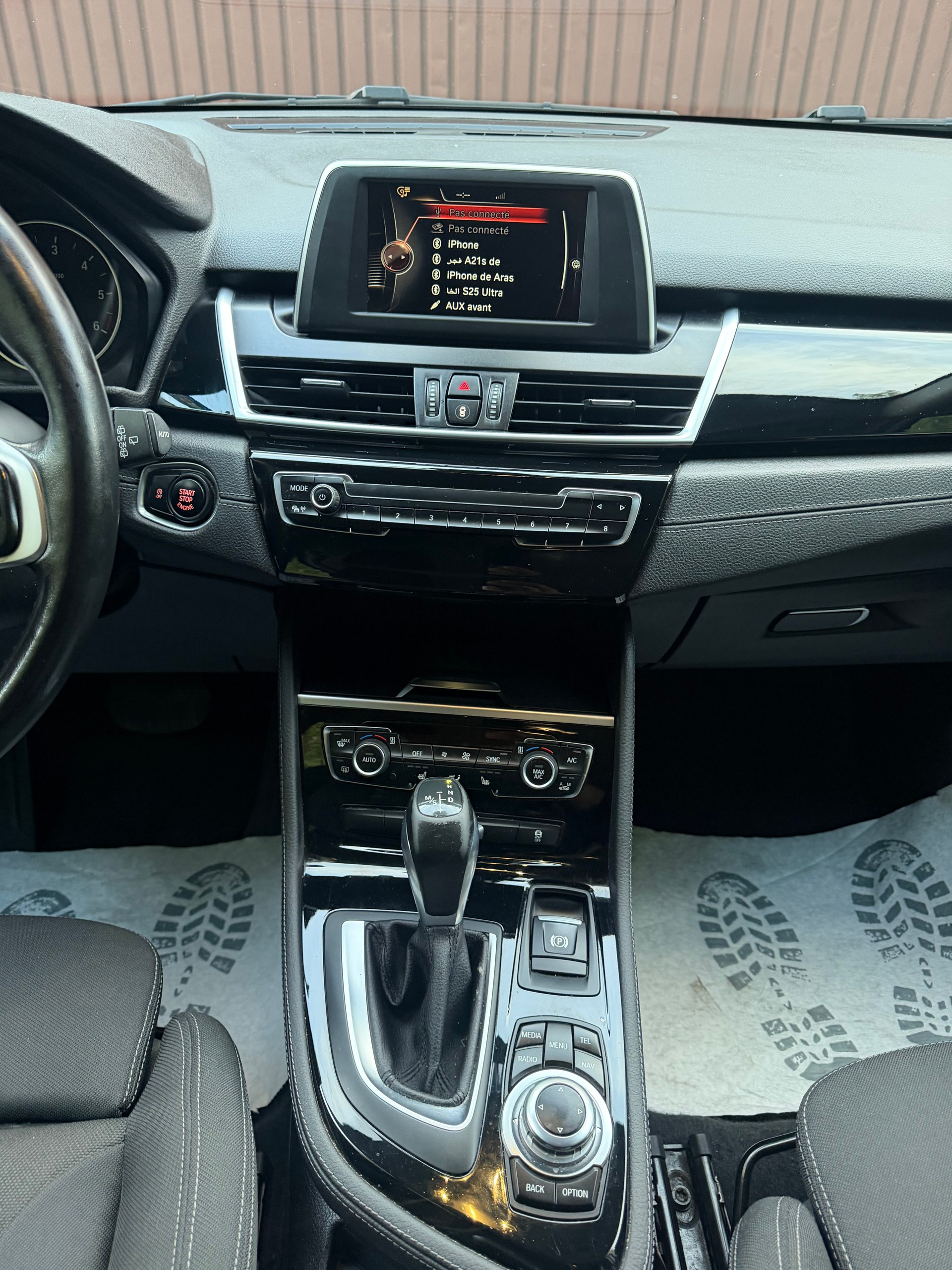 BMW 220d xDrive Active Tourer Steptronic-image-9