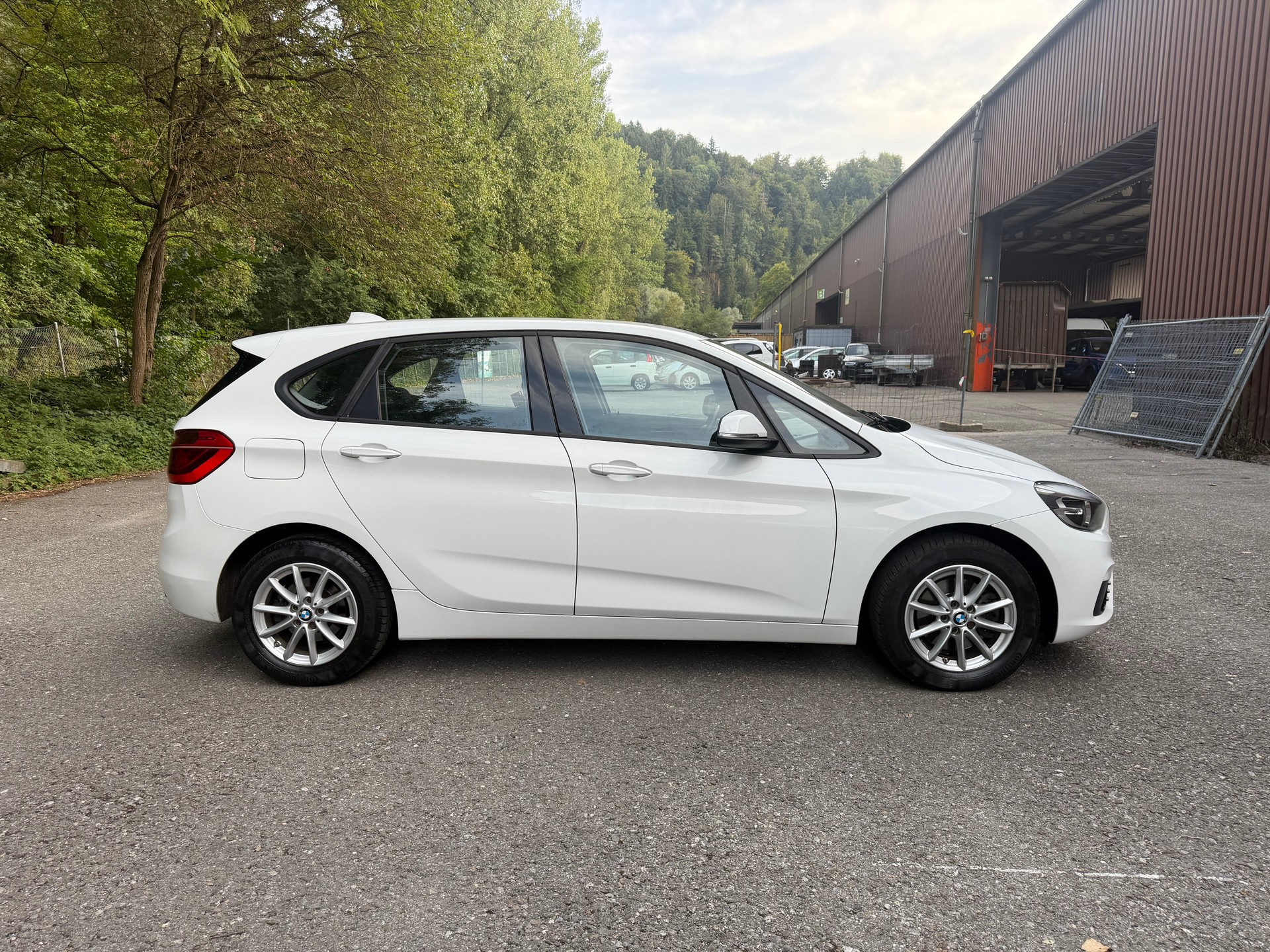 BMW 220d xDrive Active Tourer Steptronic-image-3